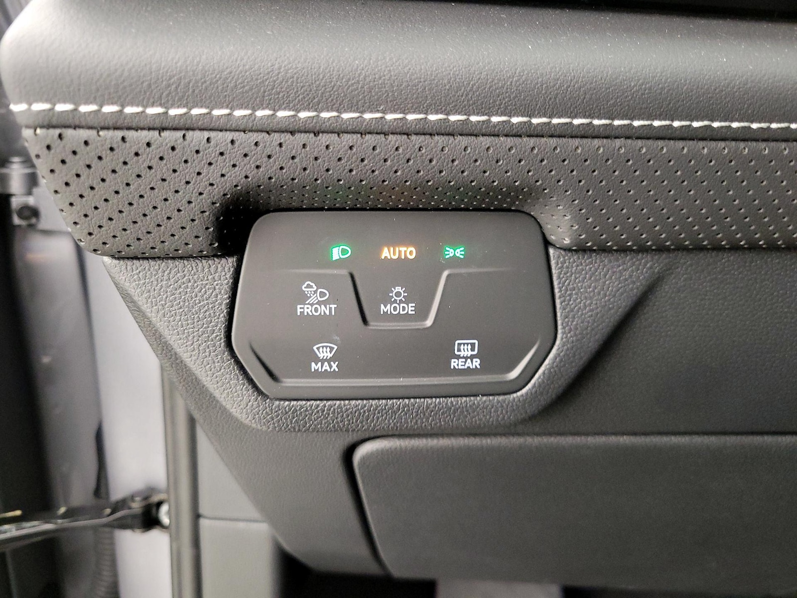 2025 Volkswagen Atlas Cross Sport SE w/Tech - Photo 15