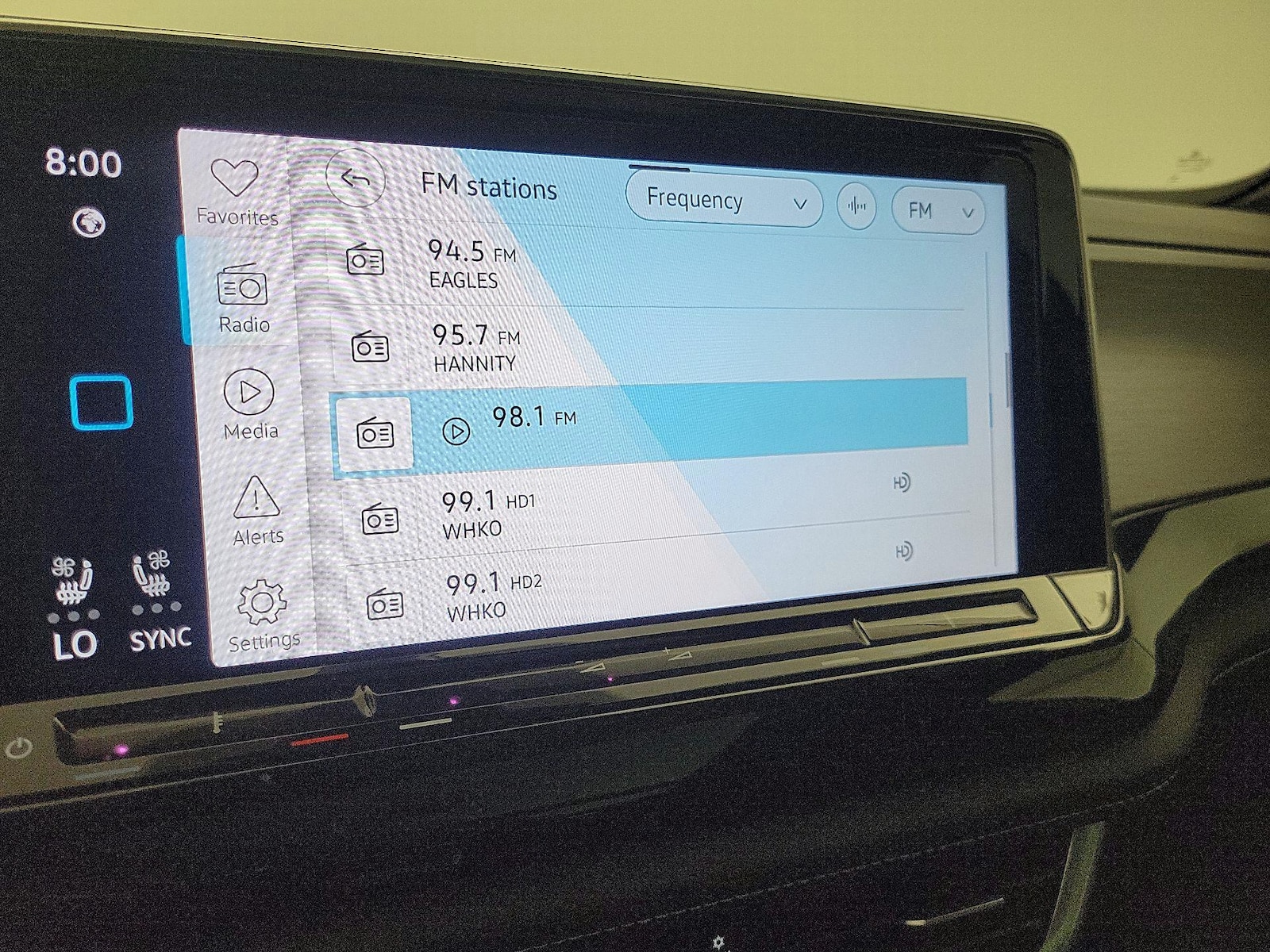 2025 Volkswagen Atlas Cross Sport SE w/Tech - Photo 17