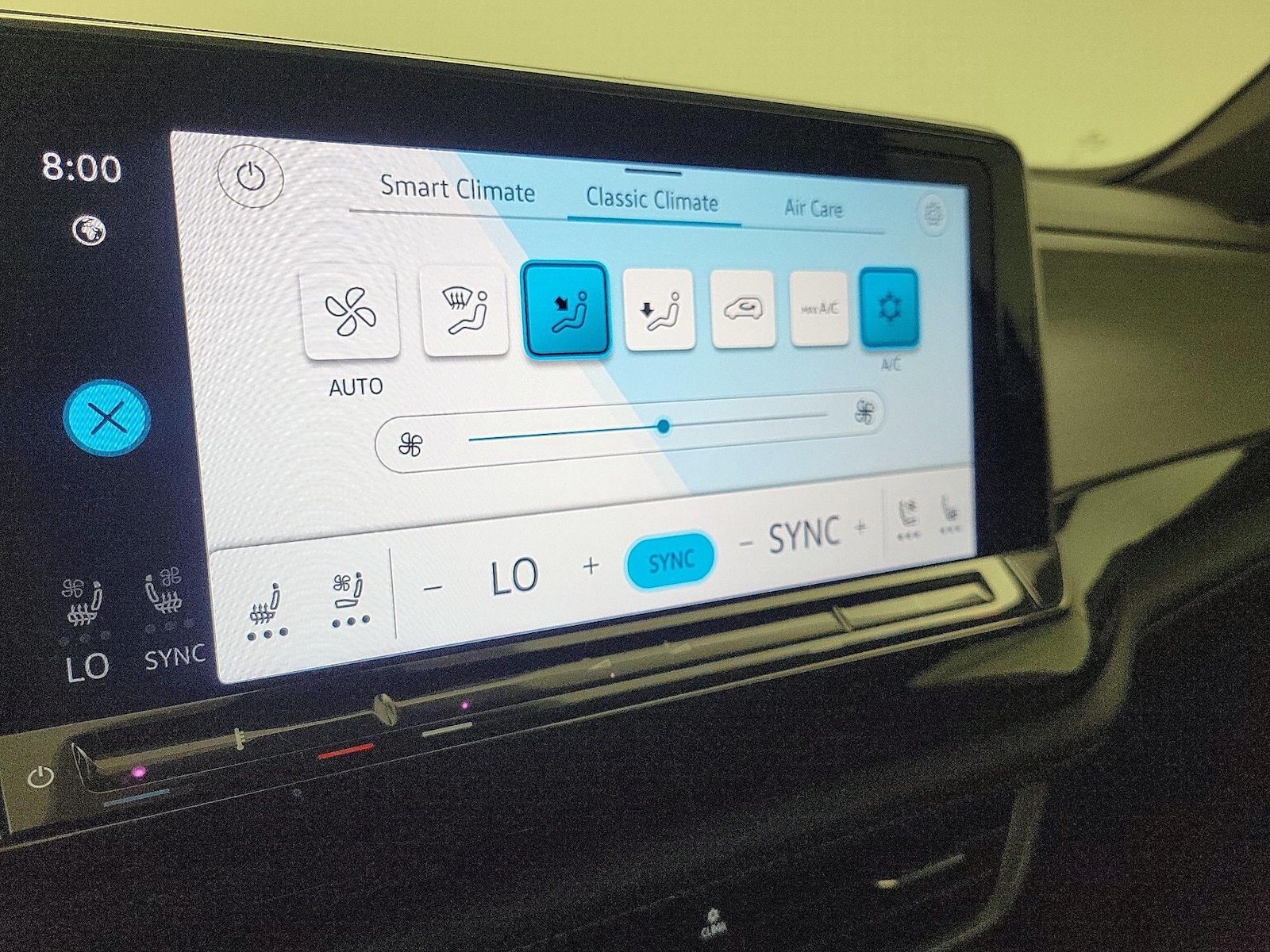 2025 Volkswagen Atlas Cross Sport SE w/Tech - Photo 18
