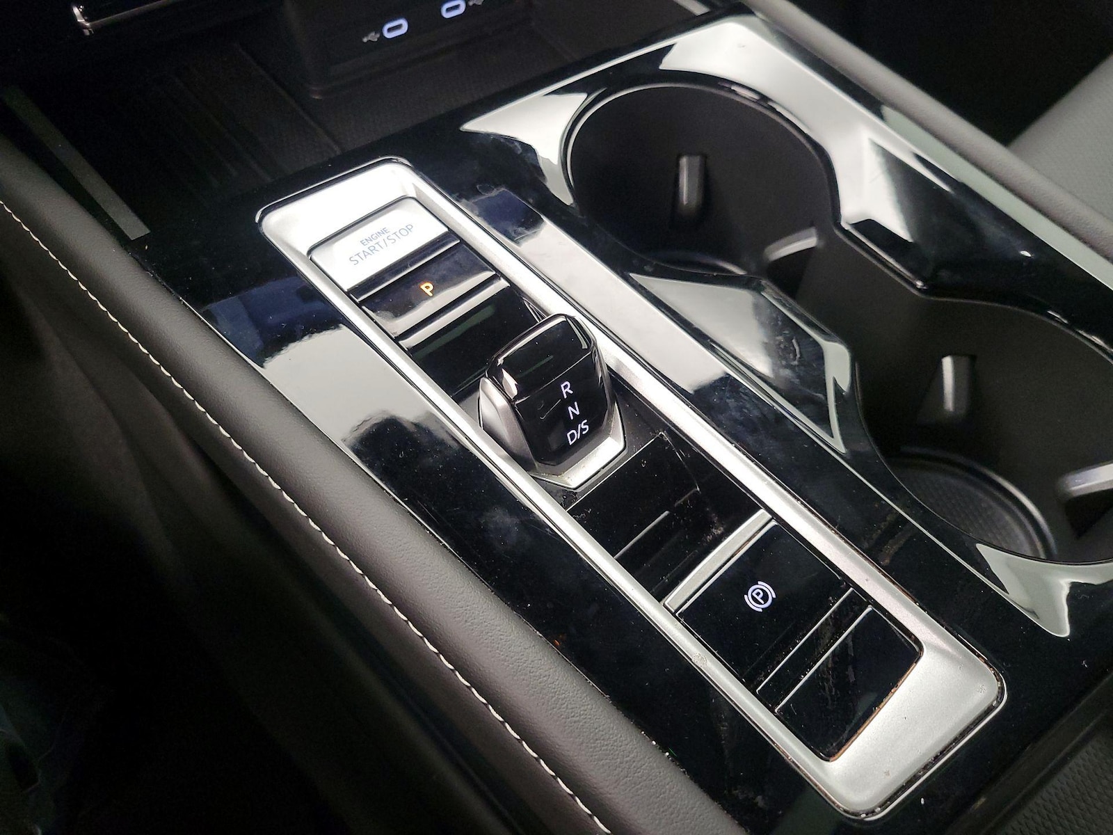 2025 Volkswagen Atlas Cross Sport SE w/Tech - Photo 19