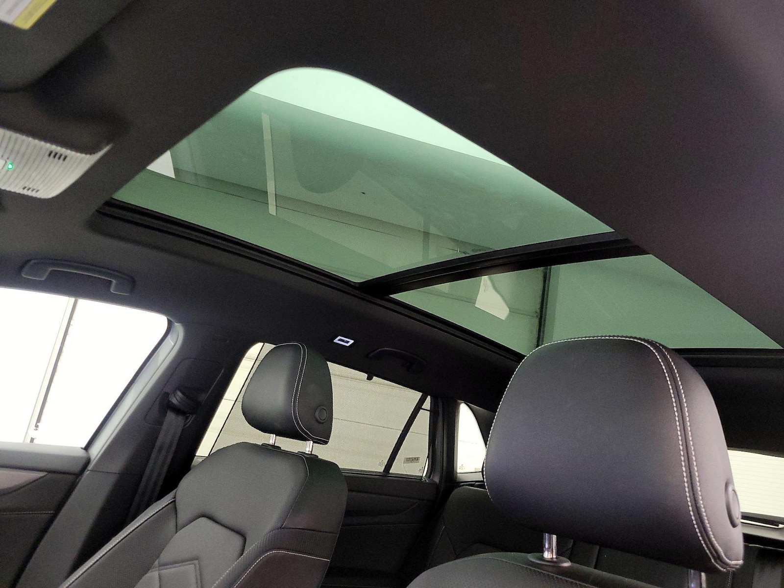 2025 Volkswagen Atlas Cross Sport SE w/Tech - Photo 21