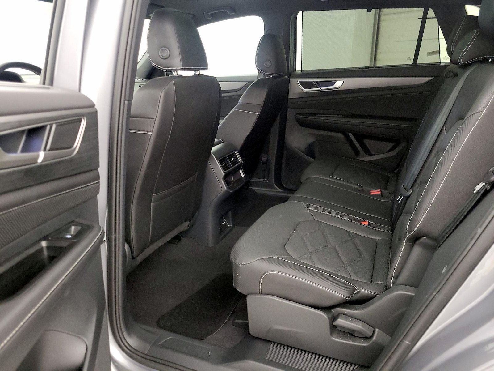 2025 Volkswagen Atlas Cross Sport SE w/Tech - Photo 22