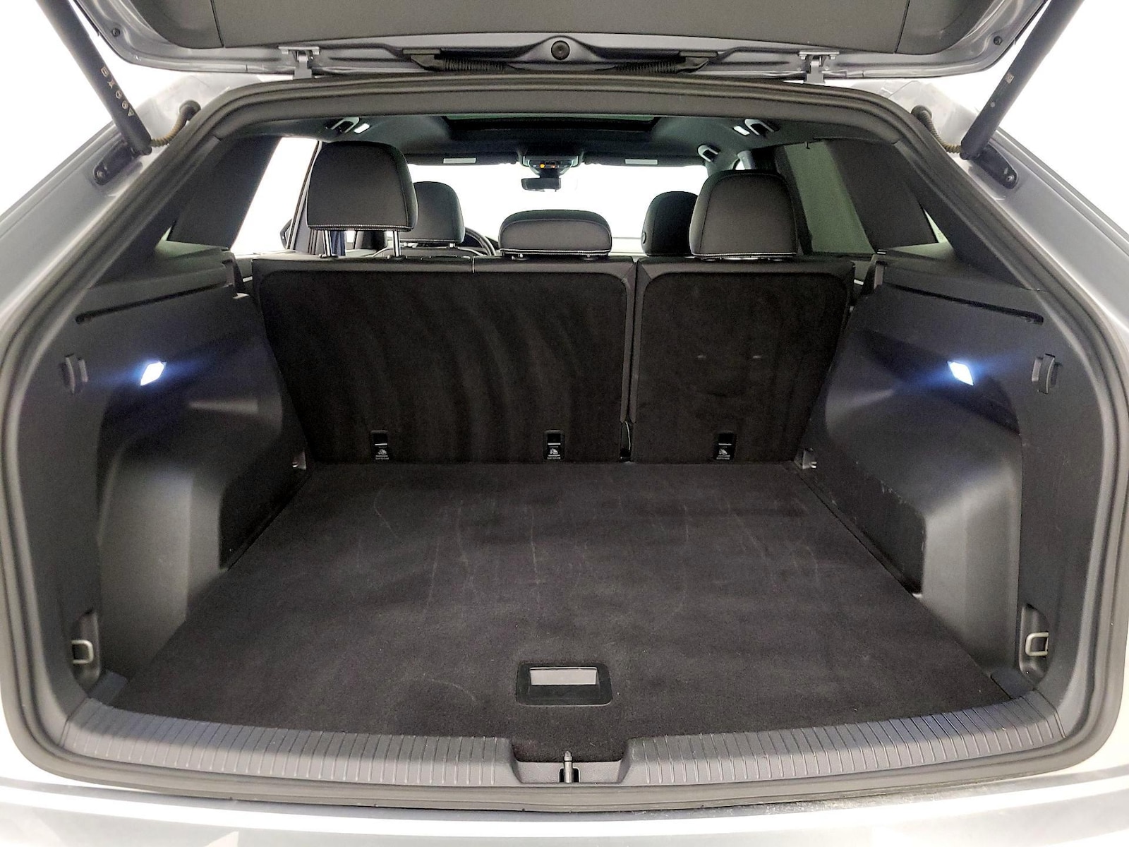 2025 Volkswagen Atlas Cross Sport SE w/Tech - Photo 23