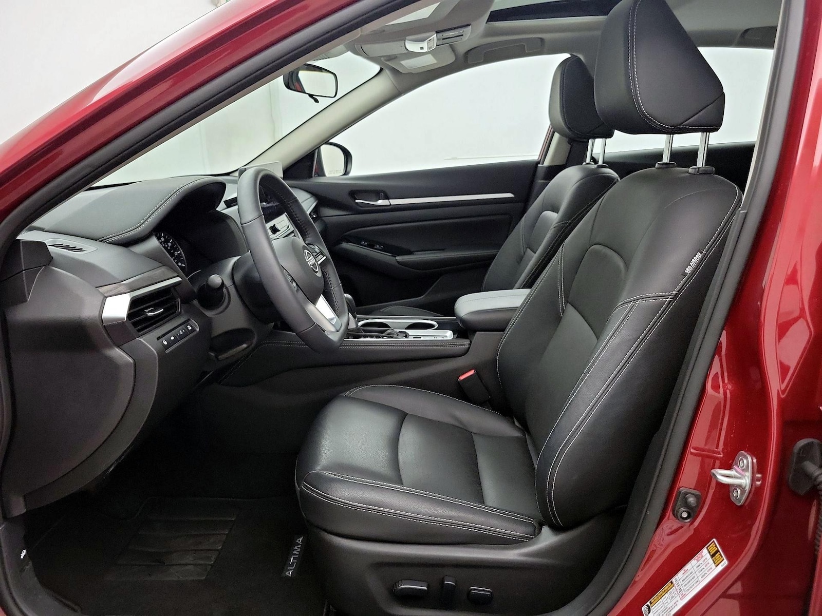 2025 Nissan Altima SL - Photo 12