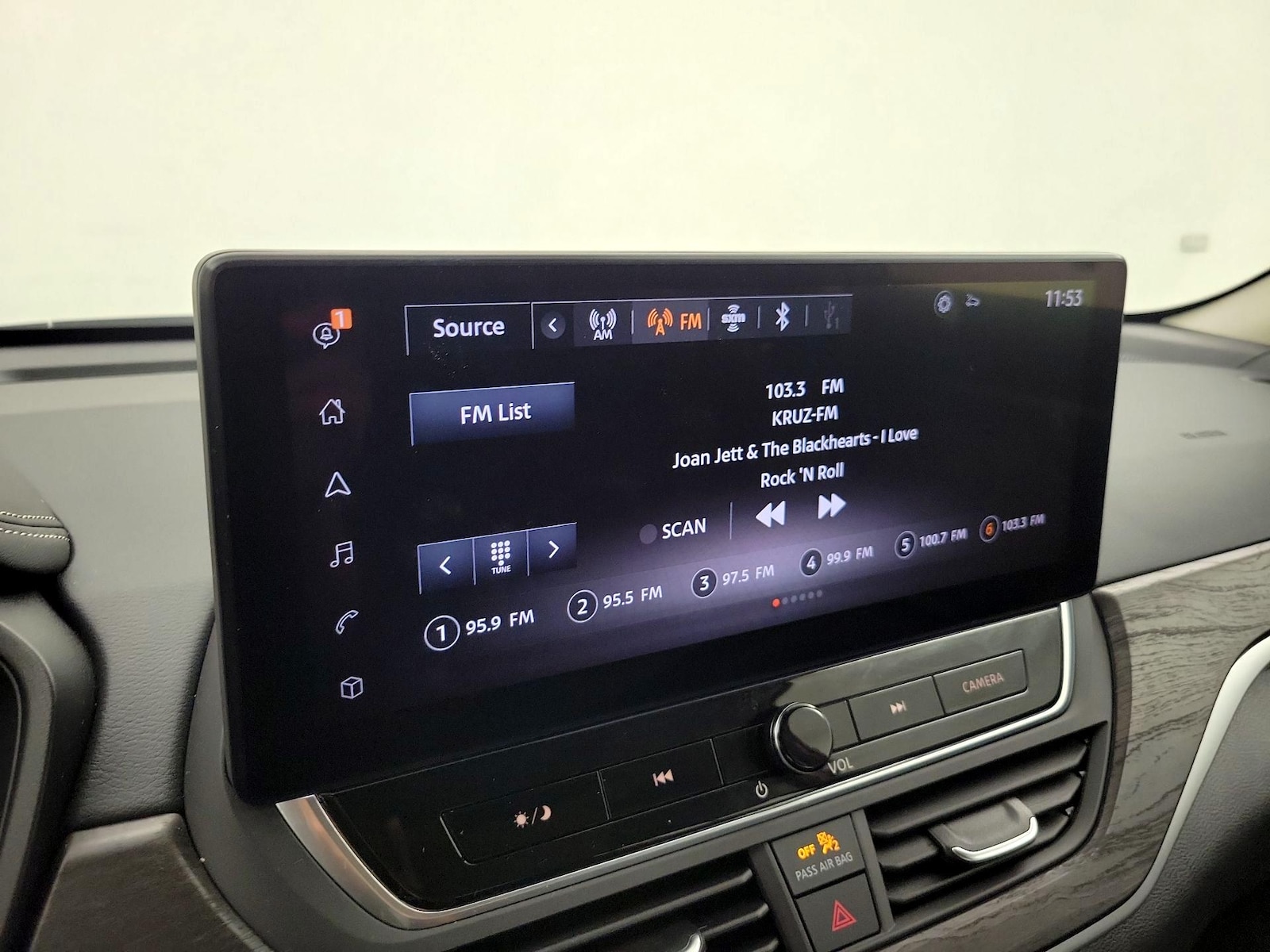 2025 Nissan Altima SL - Photo 17
