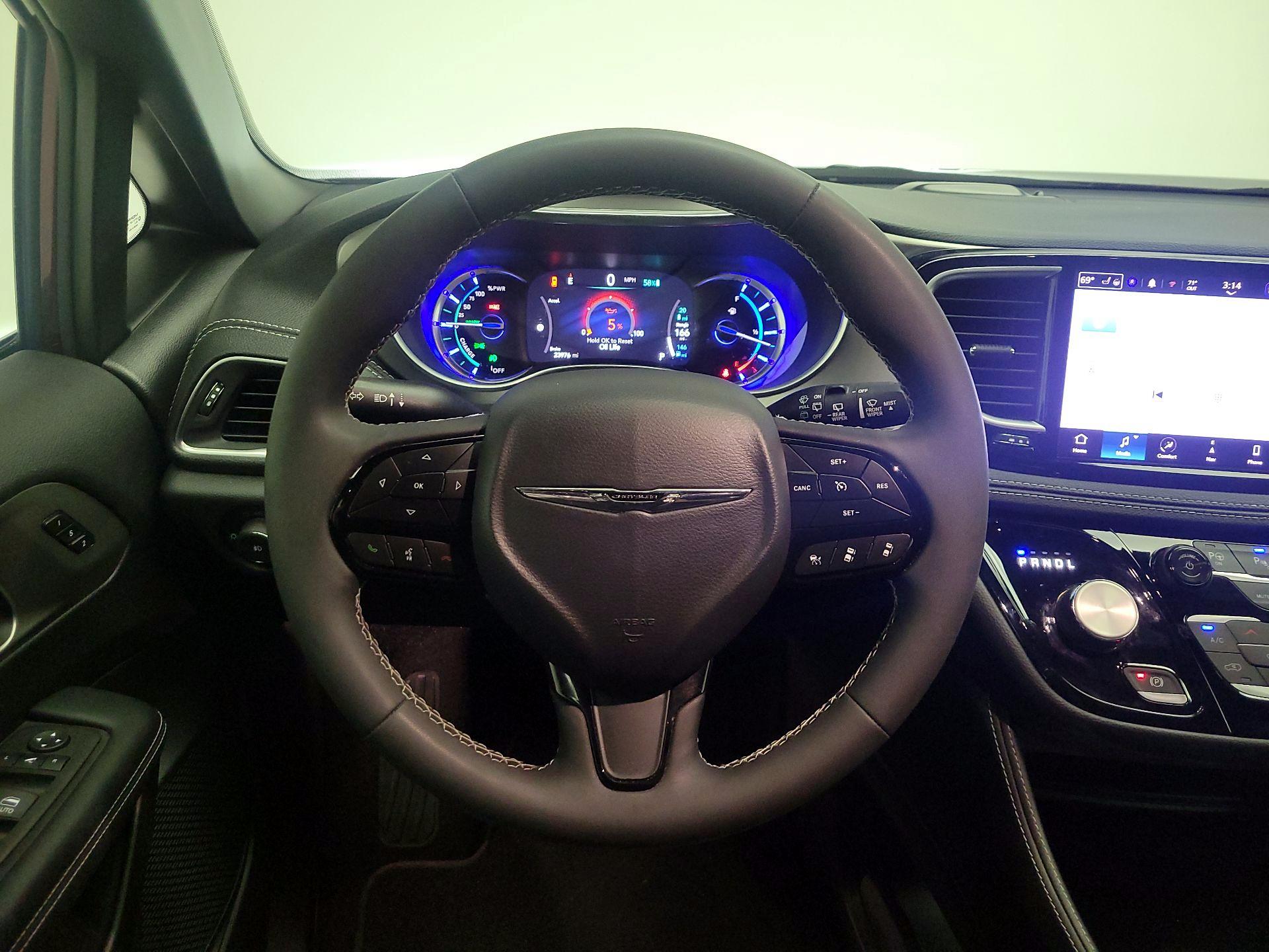 Thumbnail: 2023 Chrysler Pacifica - 10