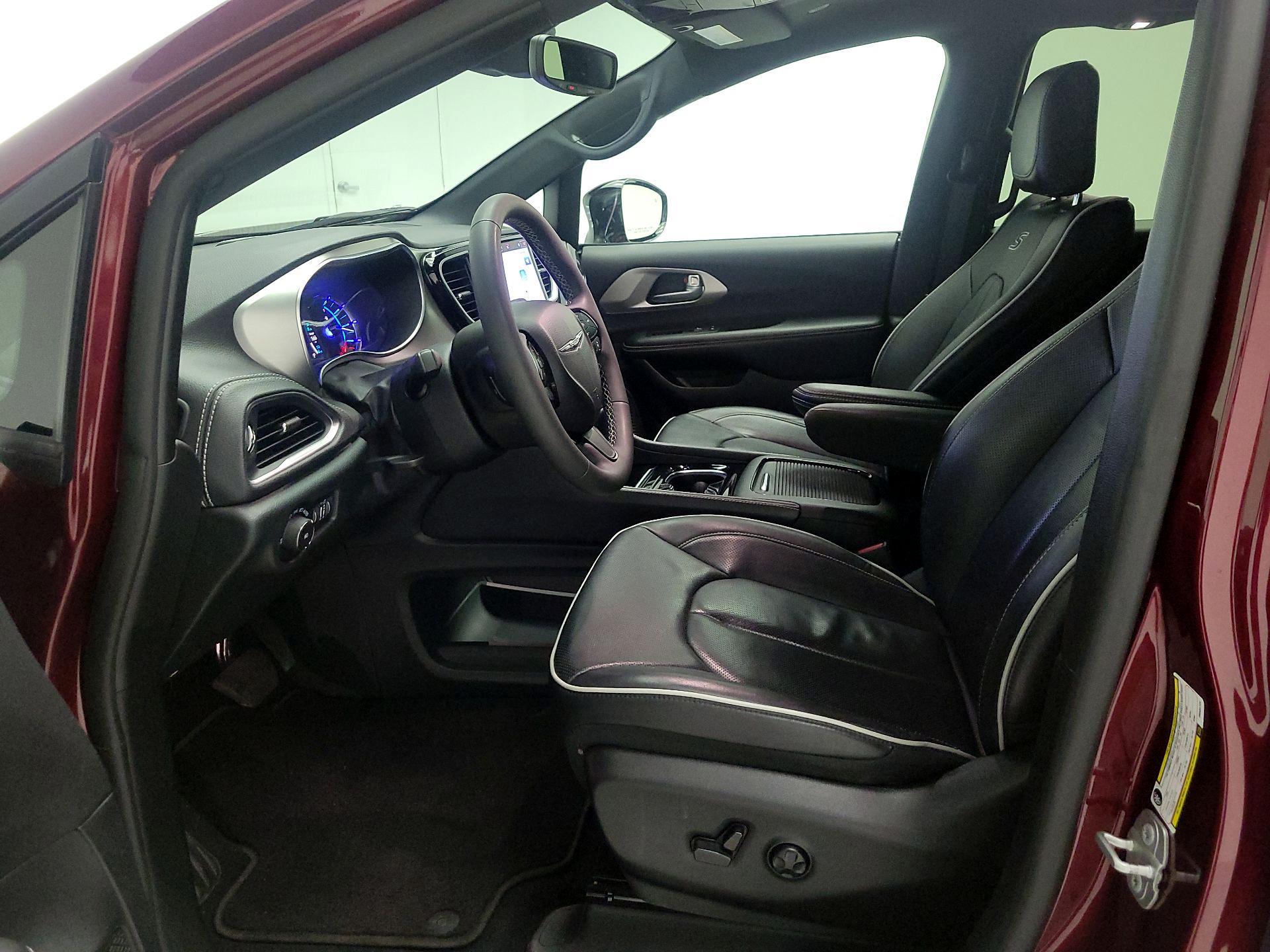 Thumbnail: 2023 Chrysler Pacifica - 11