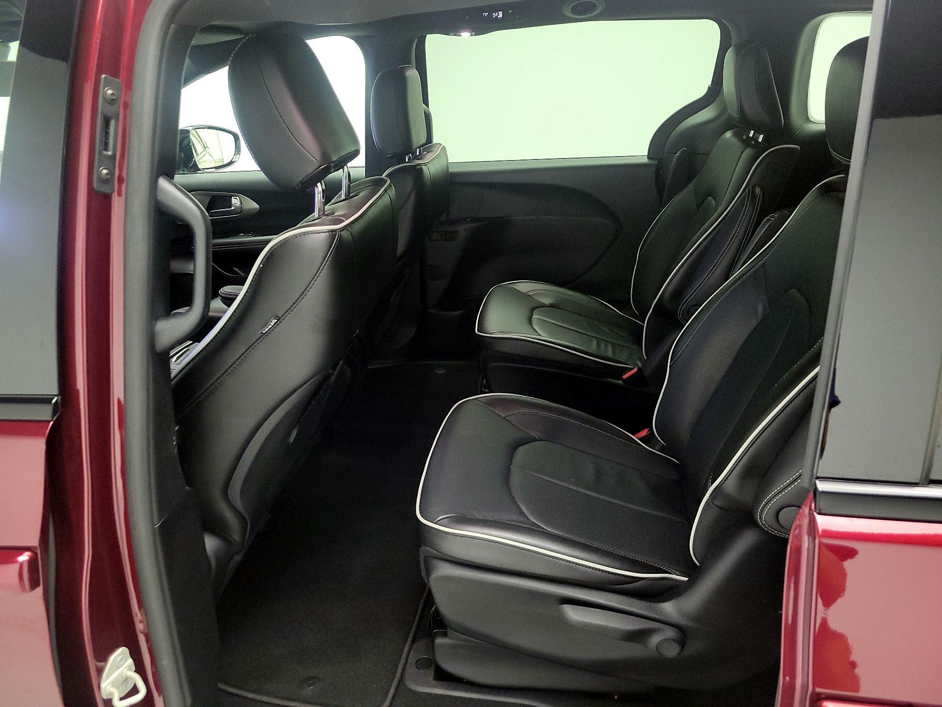 Thumbnail: 2023 Chrysler Pacifica - 17