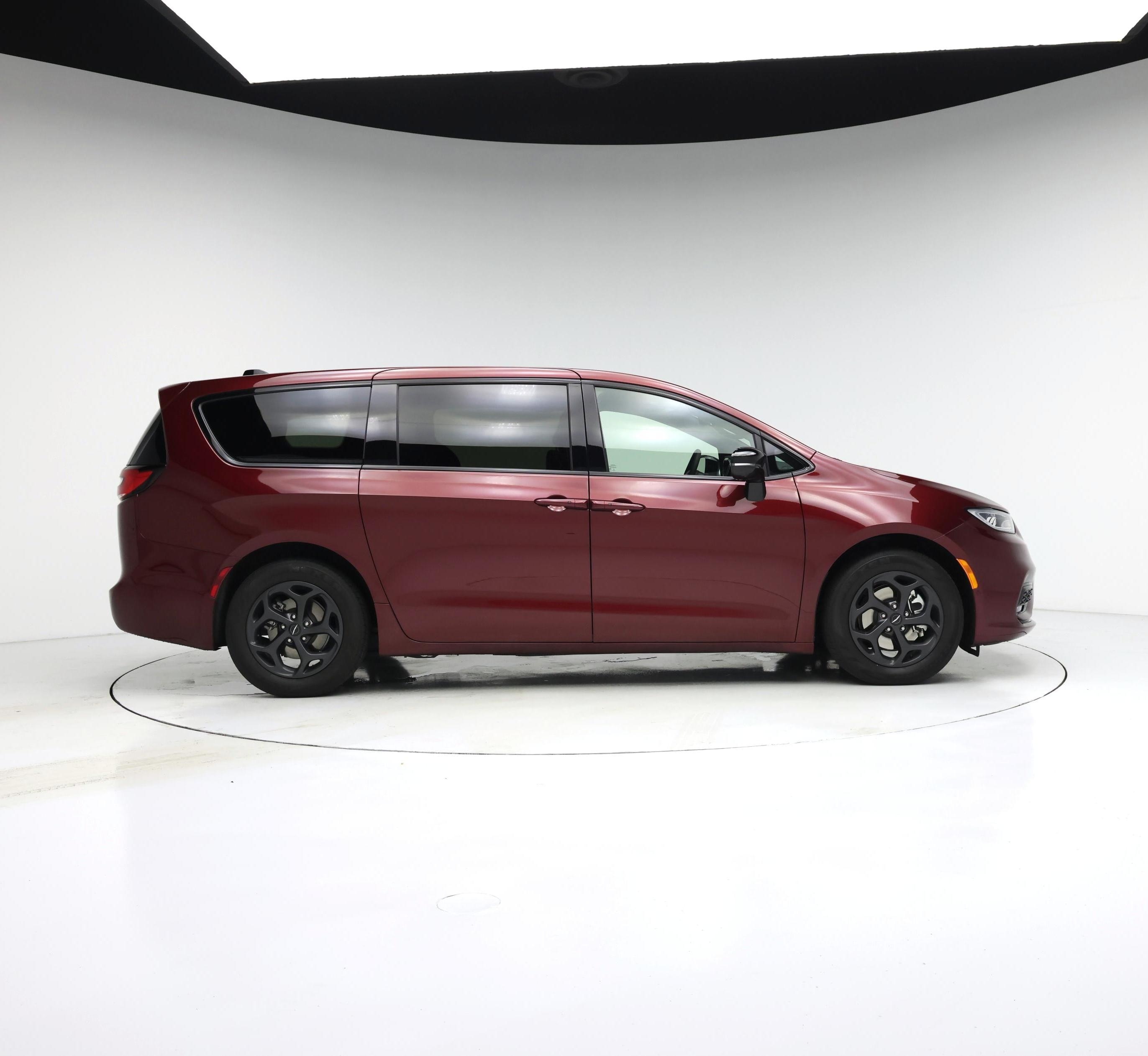Thumbnail: 2023 Chrysler Pacifica - 7
