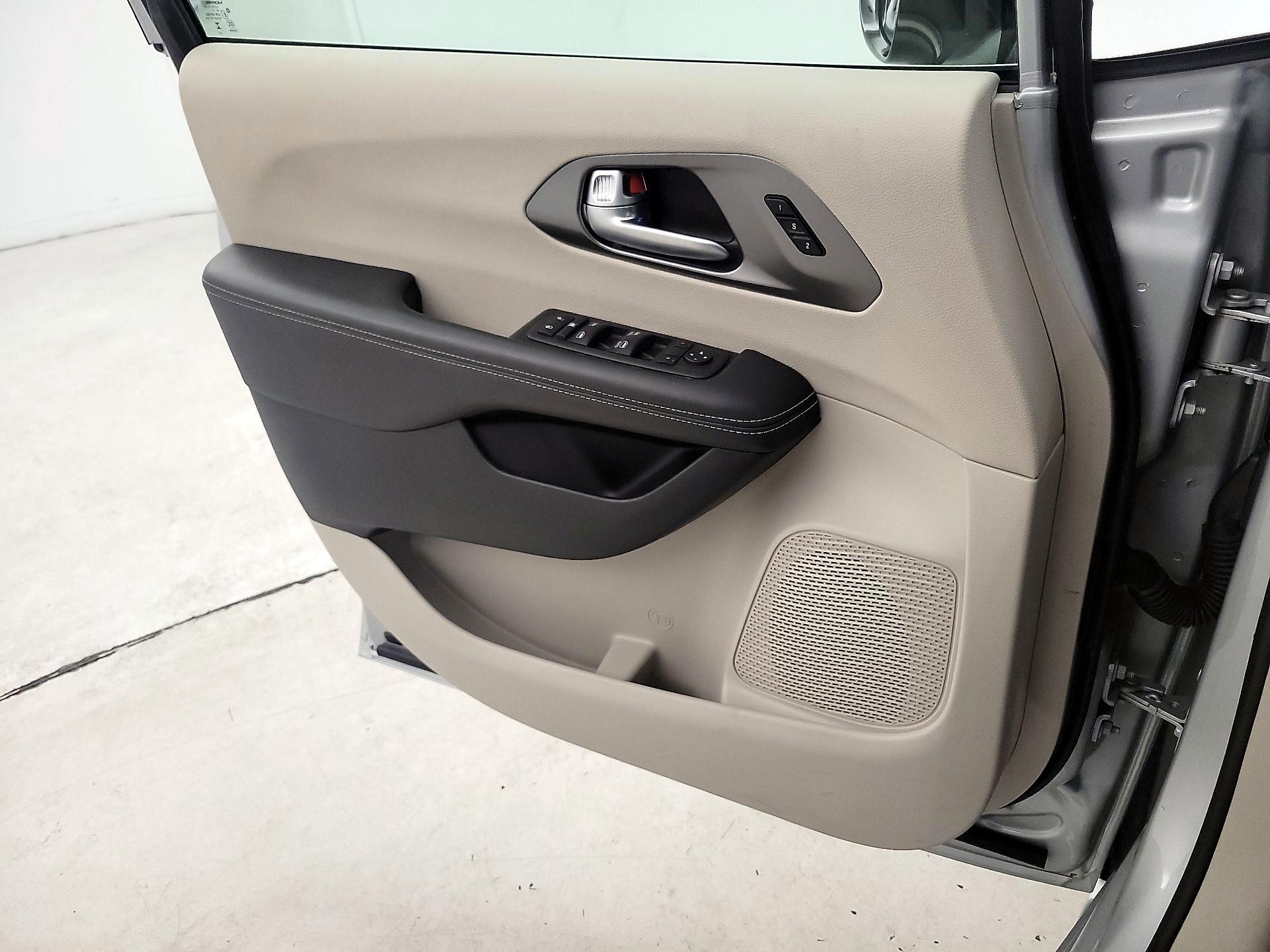 Thumbnail: 2024 Chrysler Pacifica - 12