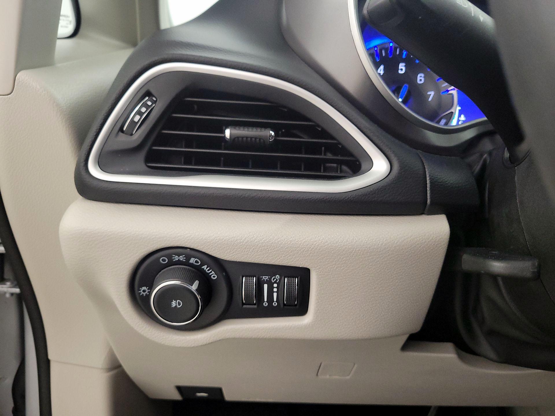 Thumbnail: 2024 Chrysler Pacifica - 13