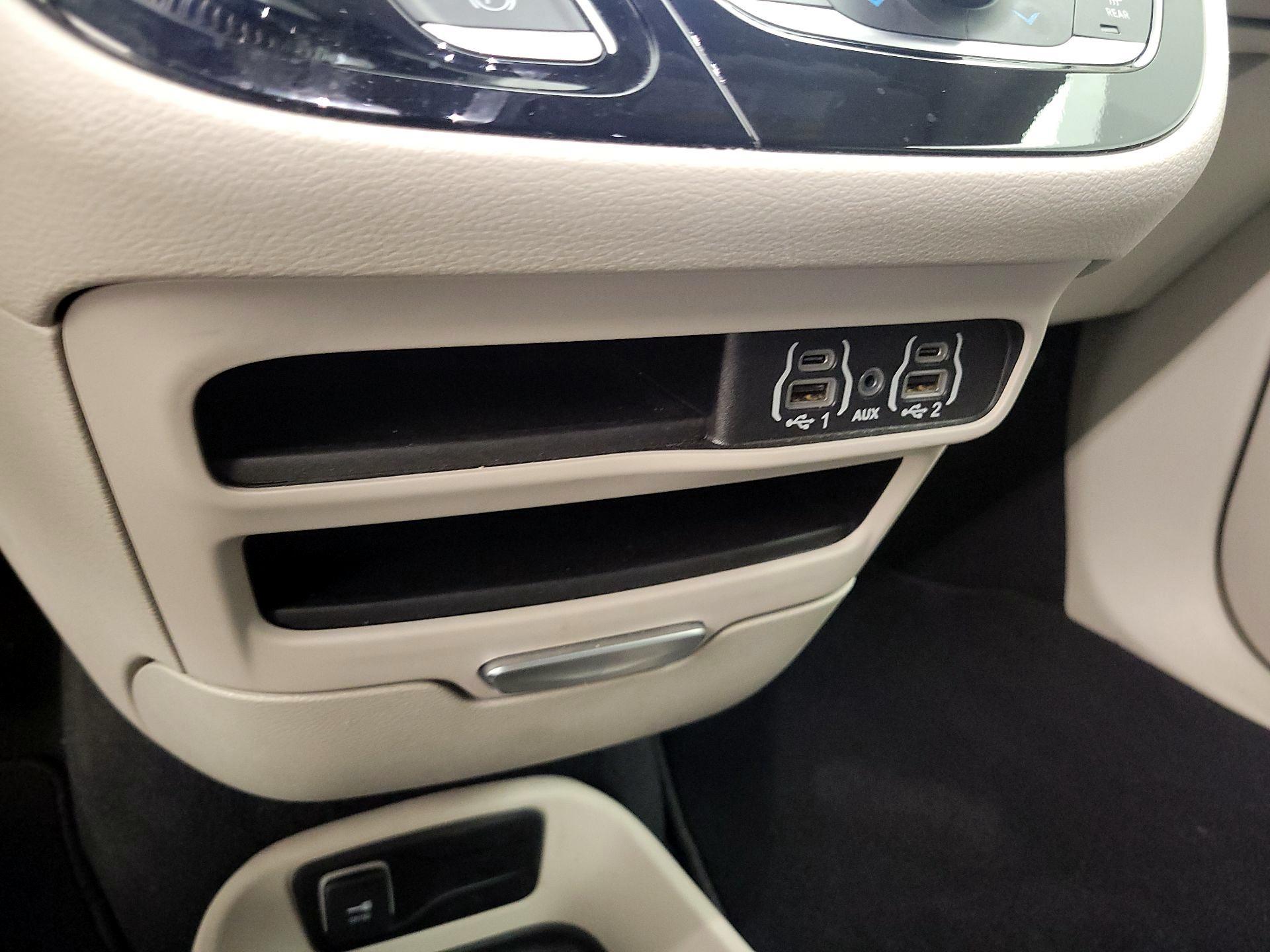 Thumbnail: 2024 Chrysler Pacifica - 18