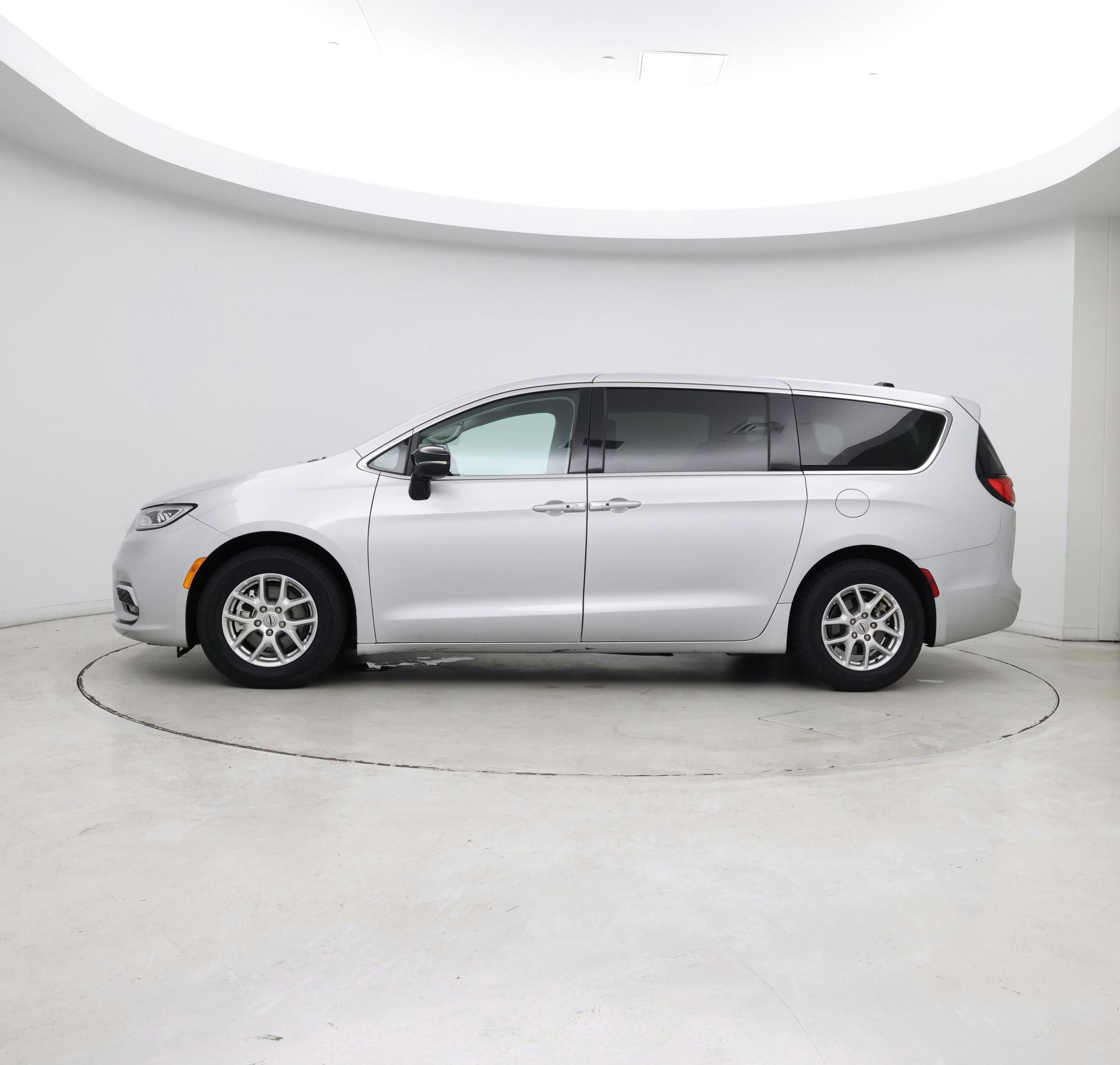 Thumbnail: 2024 Chrysler Pacifica - 3