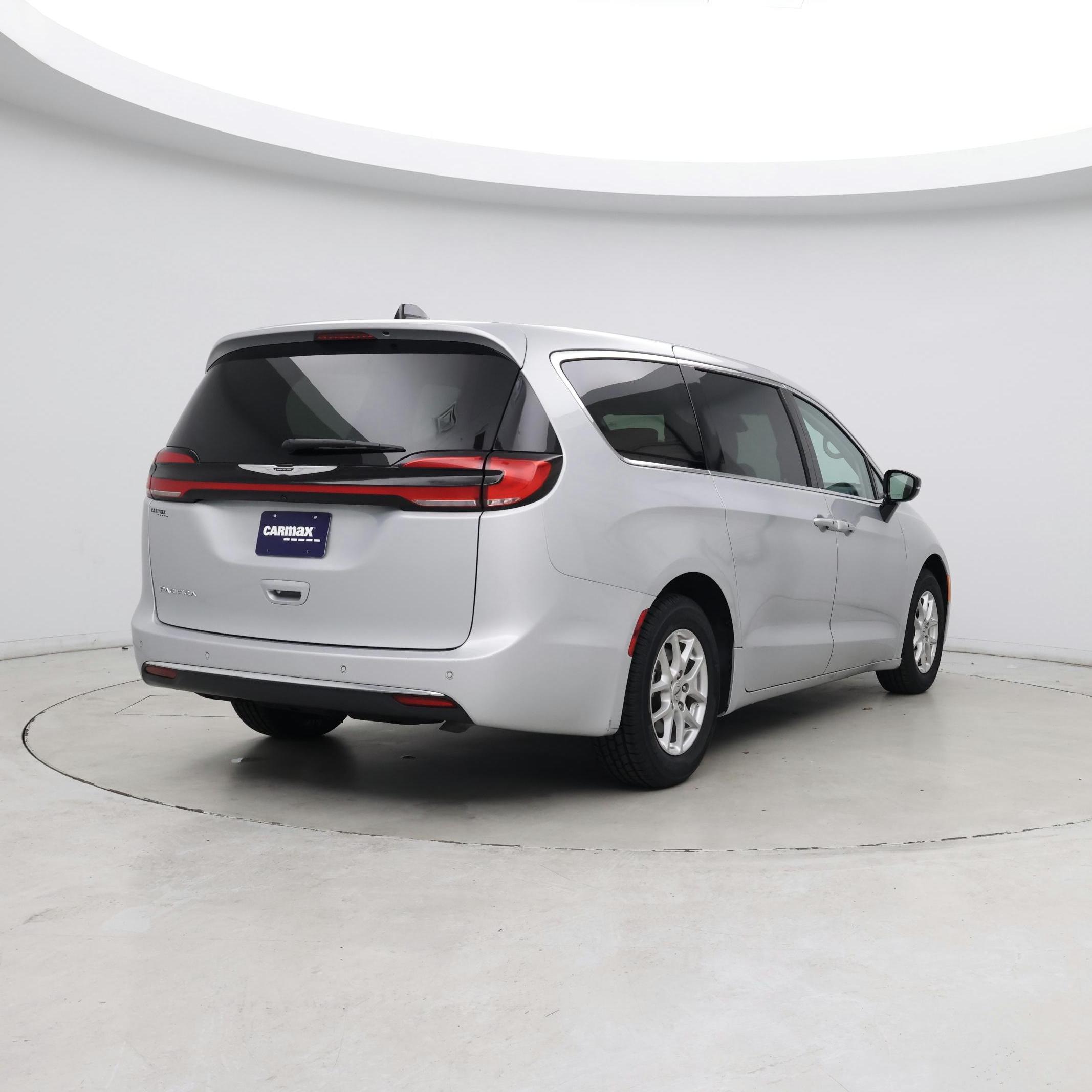 Thumbnail: 2024 Chrysler Pacifica - 8