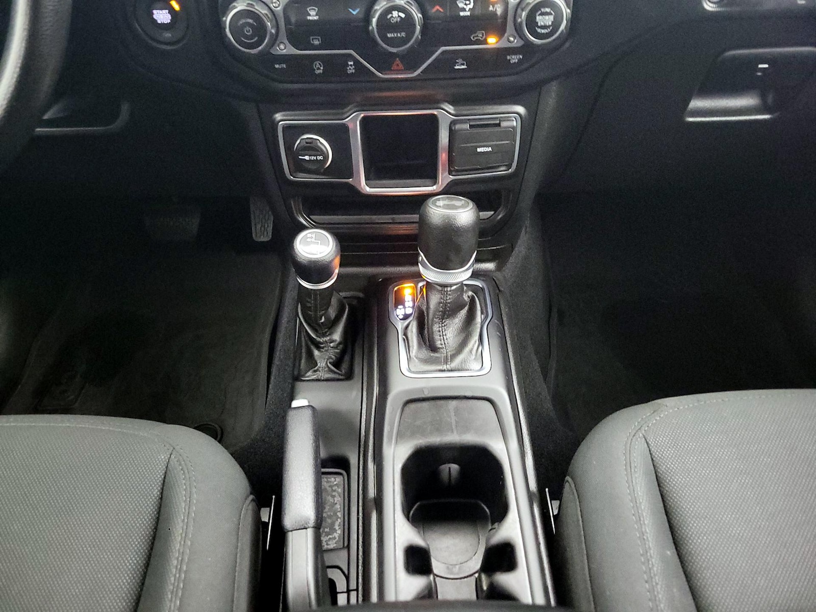 2022 Jeep Wrangler Unlimited Sport - Photo 18