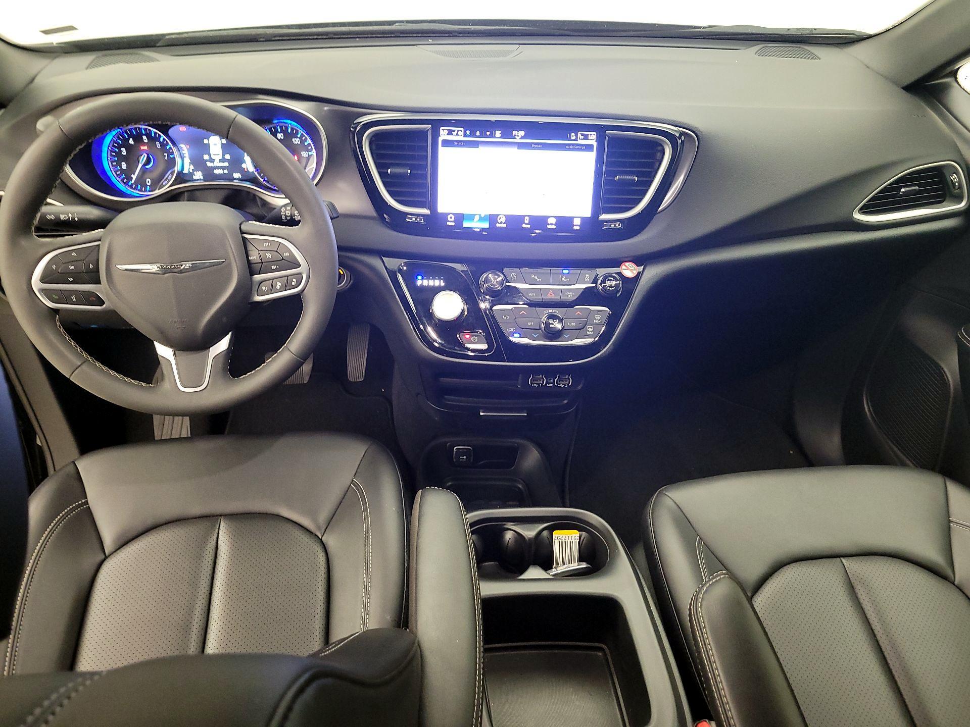 Thumbnail: 2025 Chrysler Pacifica - 9