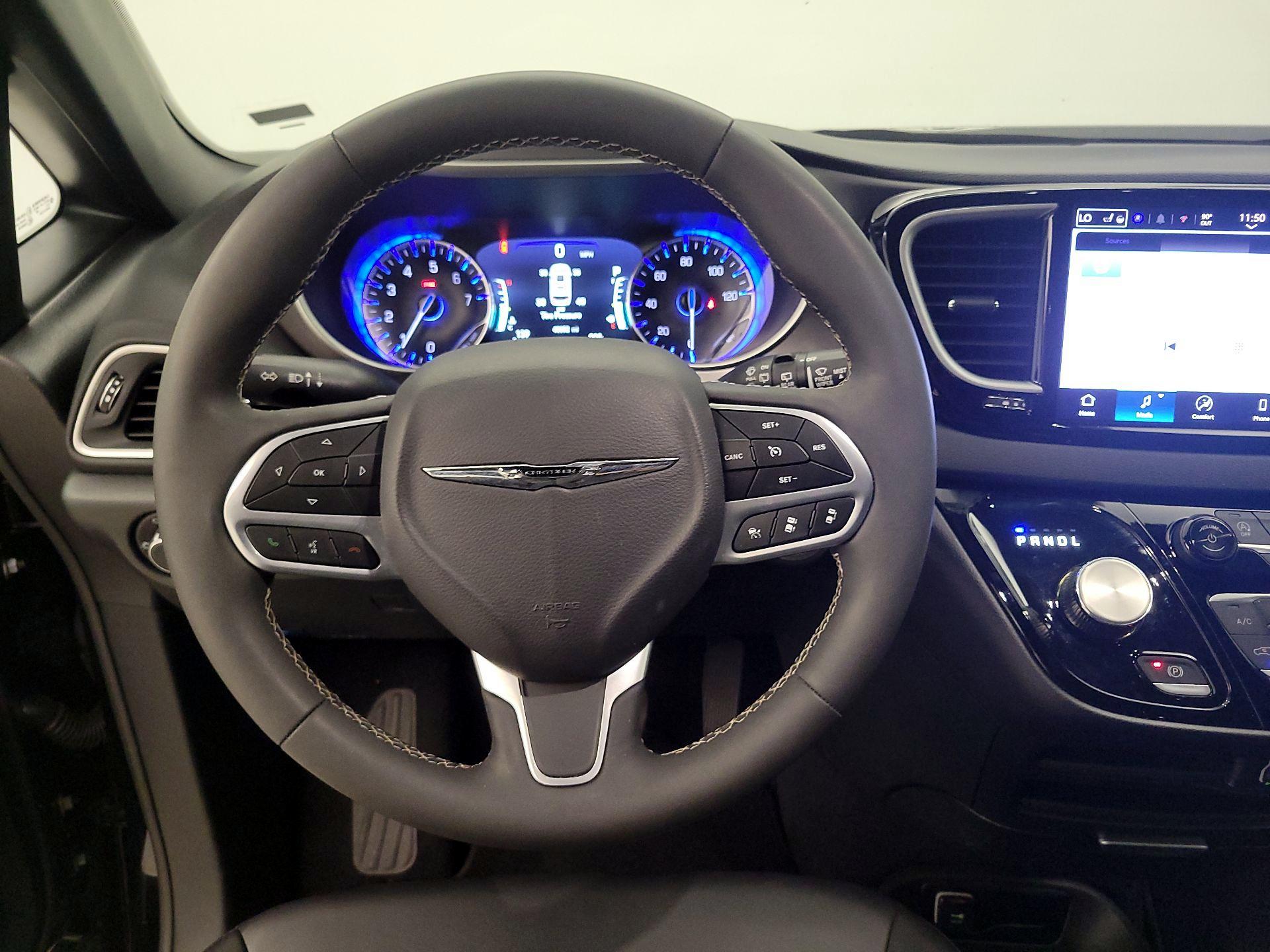 Thumbnail: 2025 Chrysler Pacifica - 10