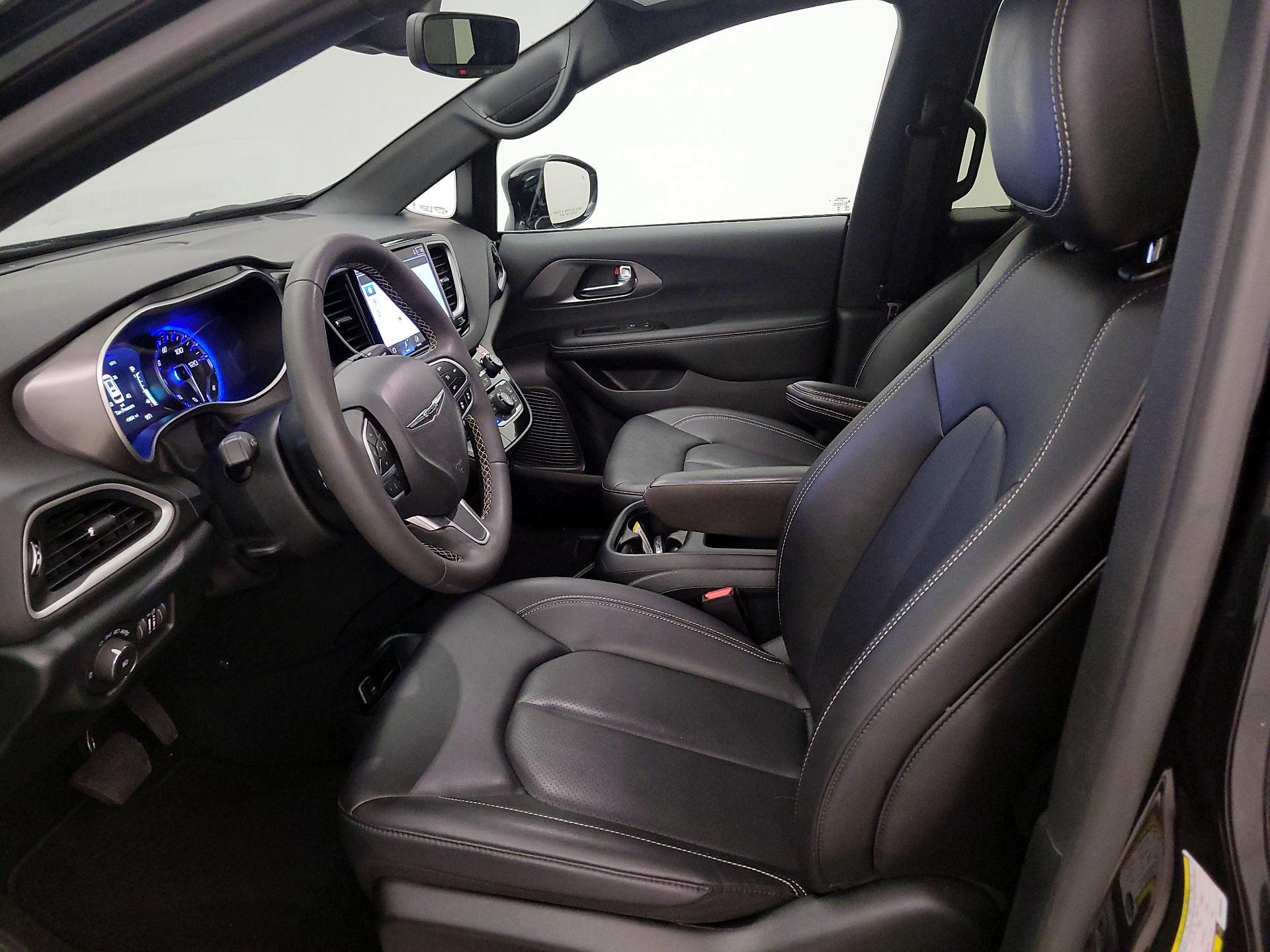 Thumbnail: 2025 Chrysler Pacifica - 11