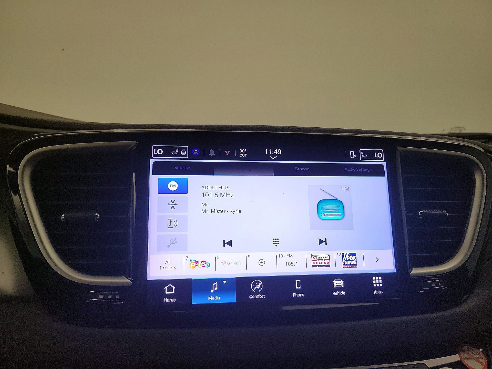 Thumbnail: 2025 Chrysler Pacifica - 16