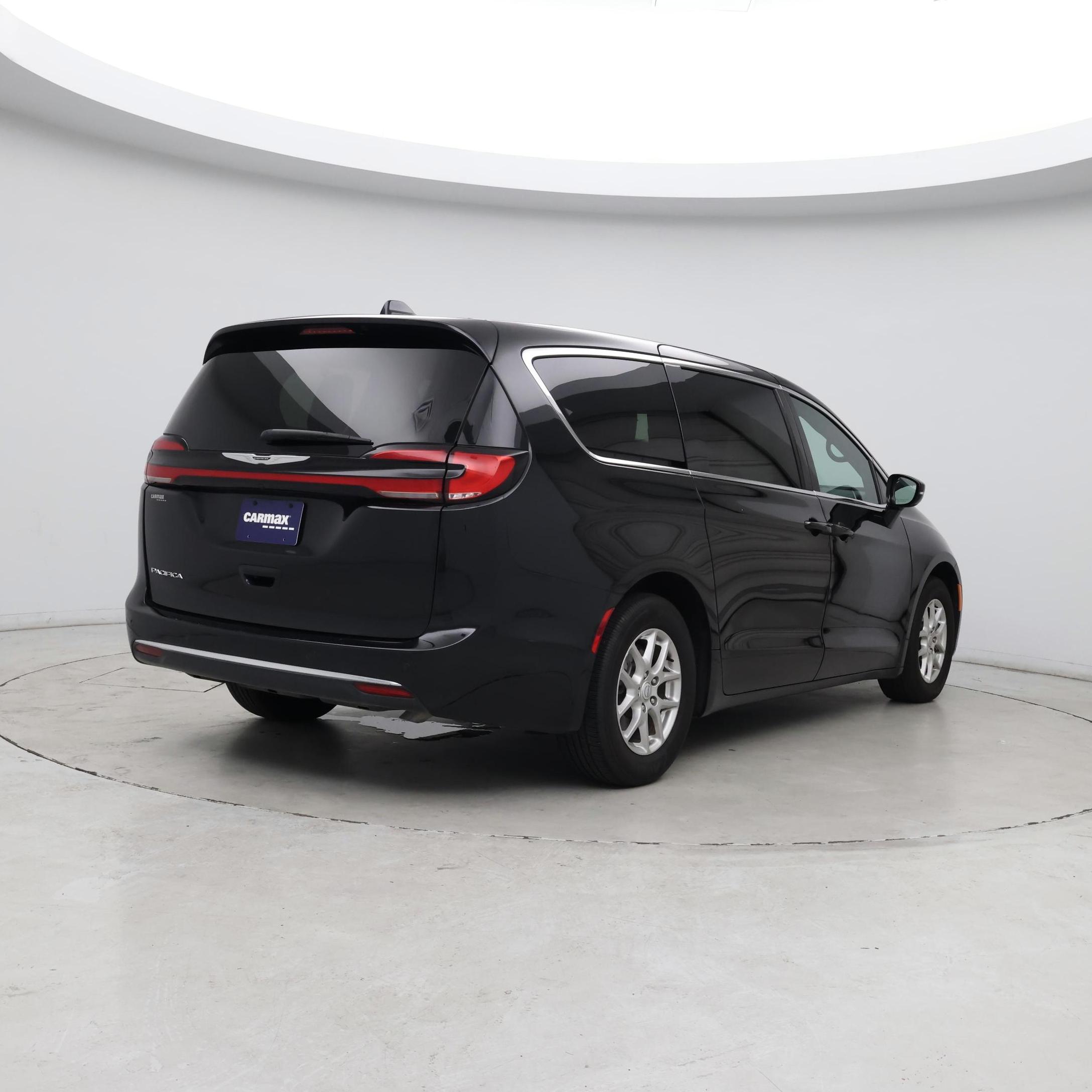 Thumbnail: 2025 Chrysler Pacifica - 8