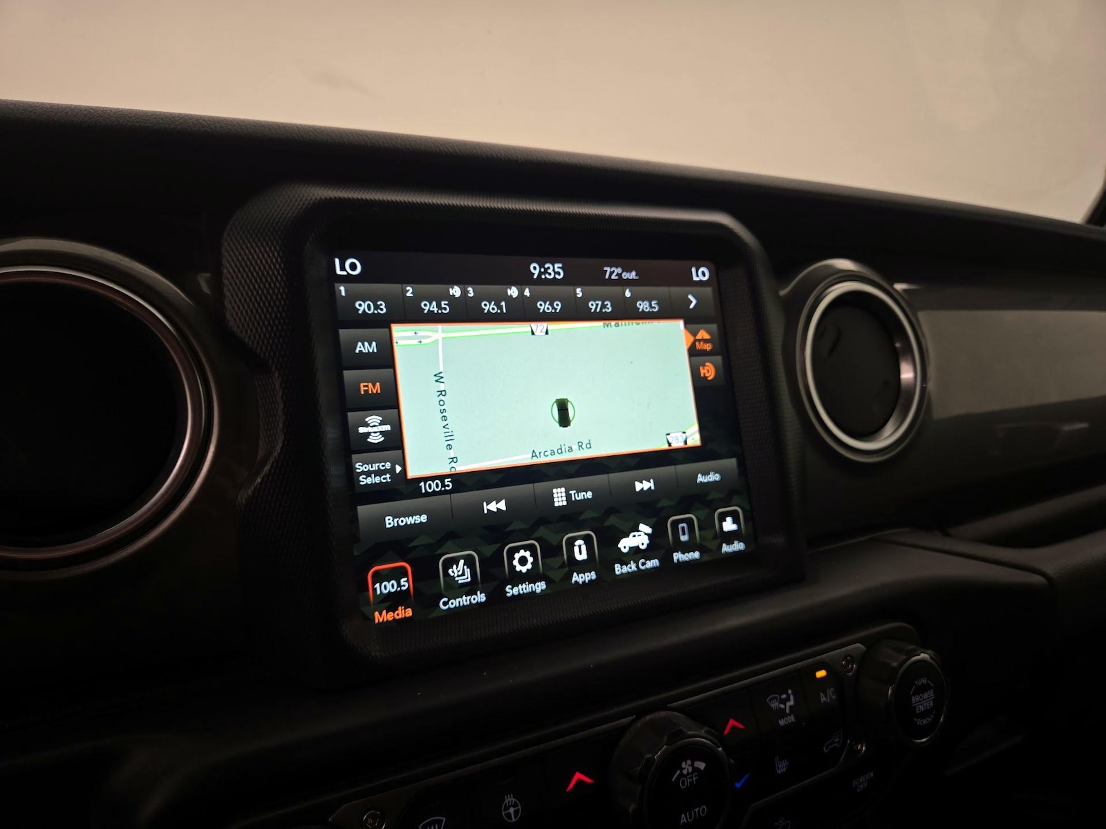 2022 Jeep Wrangler Unlimited Sahara - Photo 15
