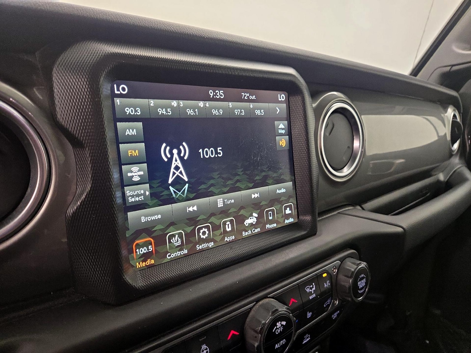 2022 Jeep Wrangler Unlimited Sahara - Photo 17