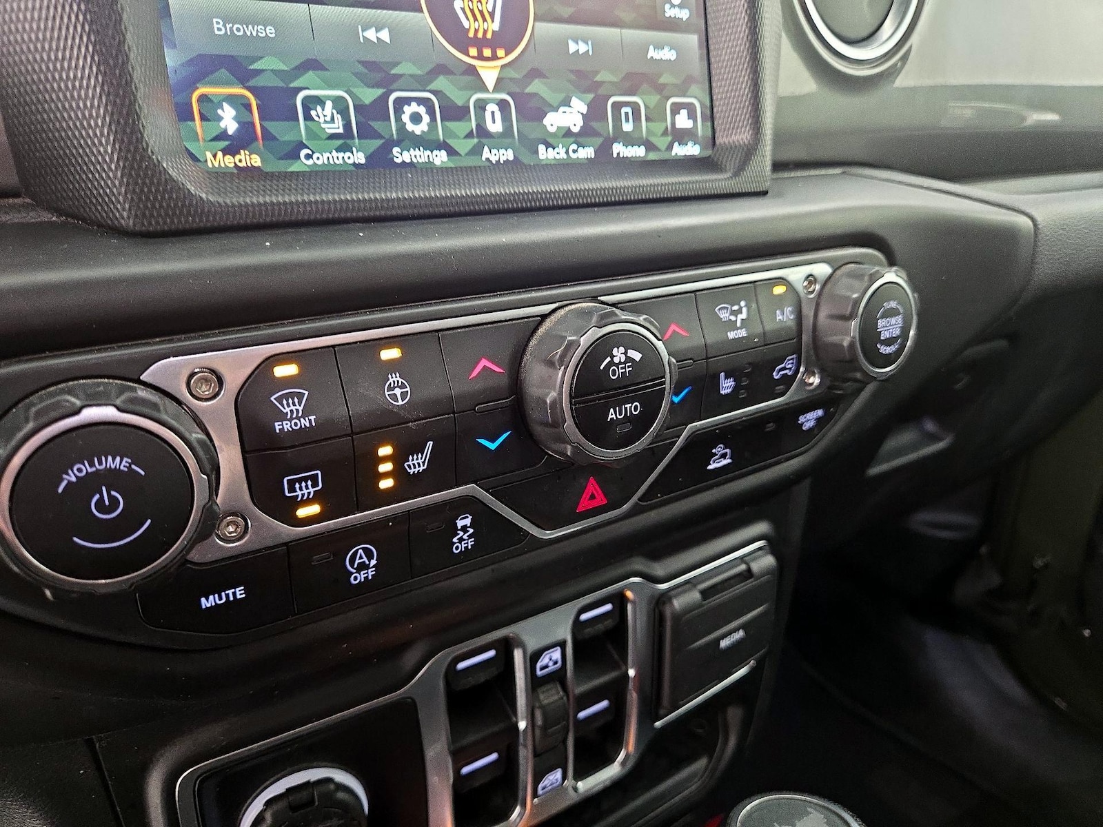 2022 Jeep Wrangler Unlimited Sahara - Photo 18