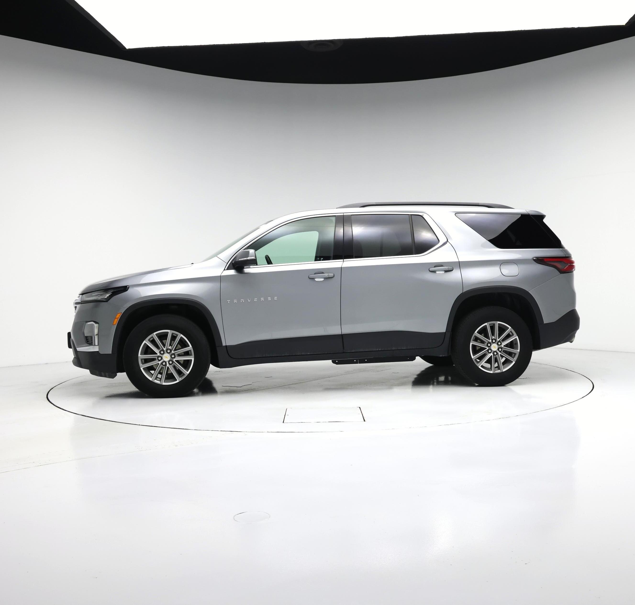 Thumbnail: 2023 Chevrolet Traverse - 3