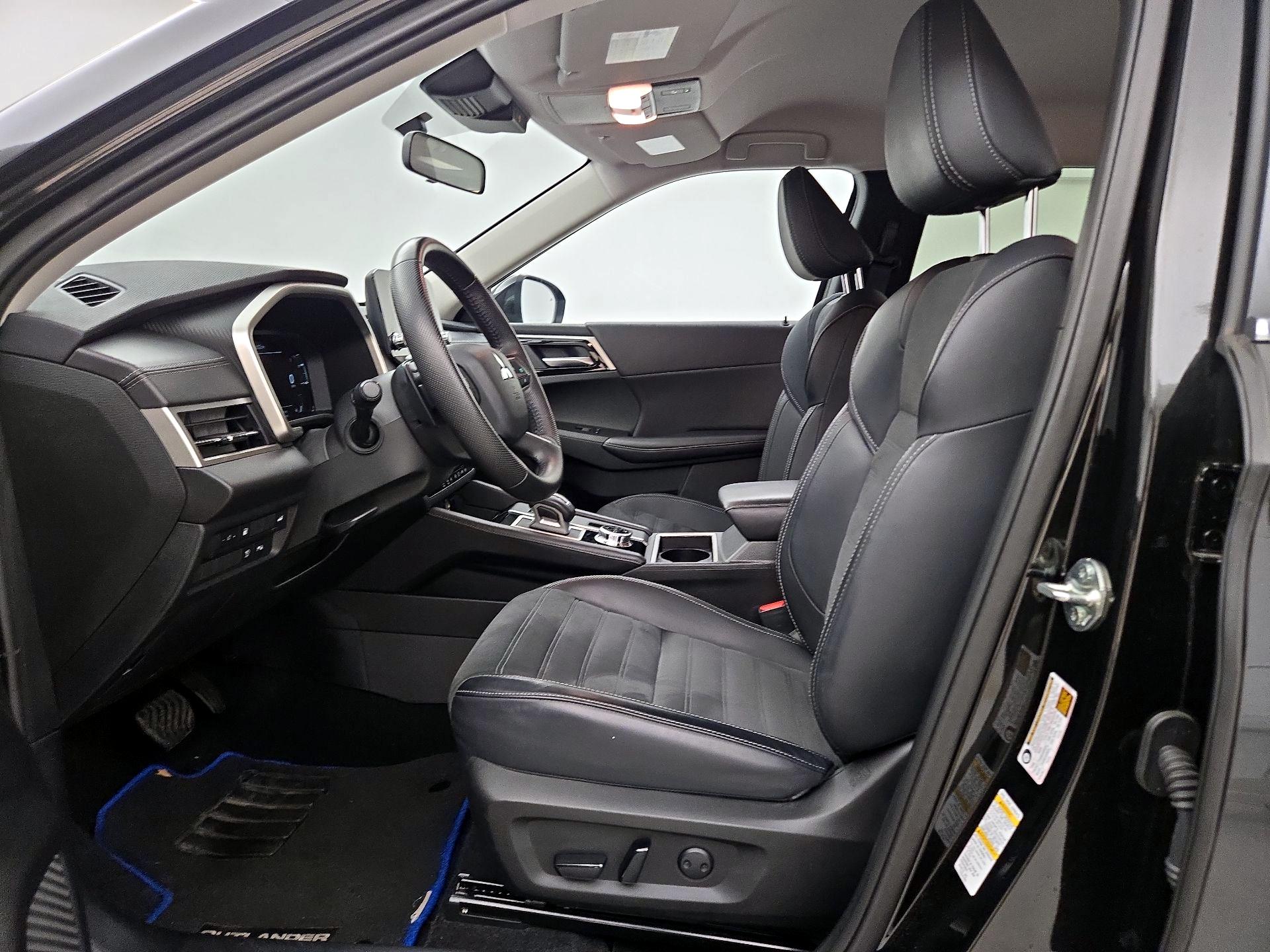 Thumbnail: 2025 Mitsubishi Outlander - 11