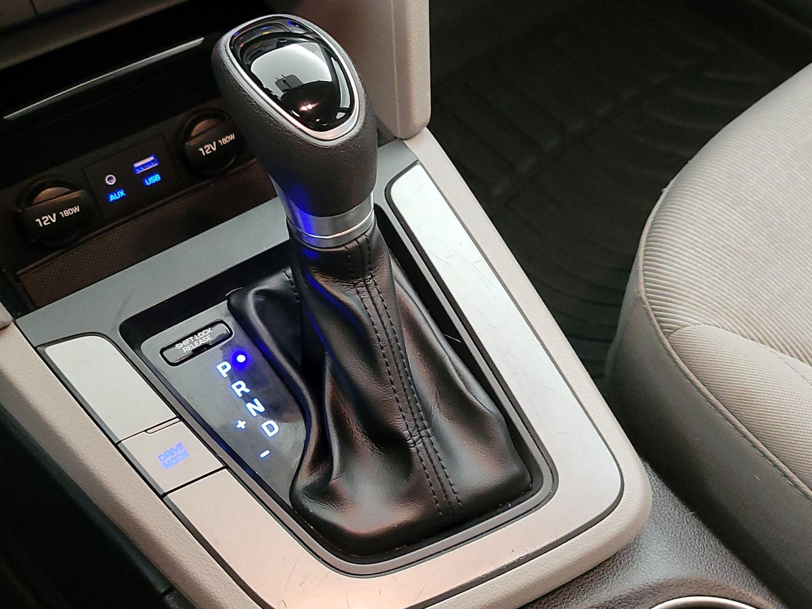 2018 Hyundai Elantra SE - Photo 17