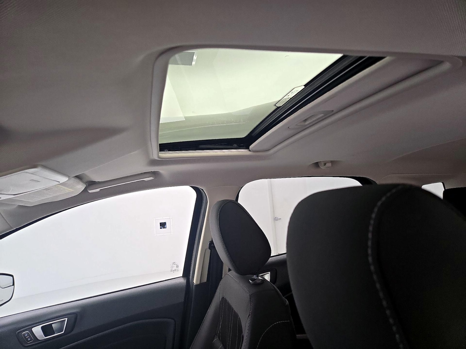 Sunroof(s) & Overhead Airbags