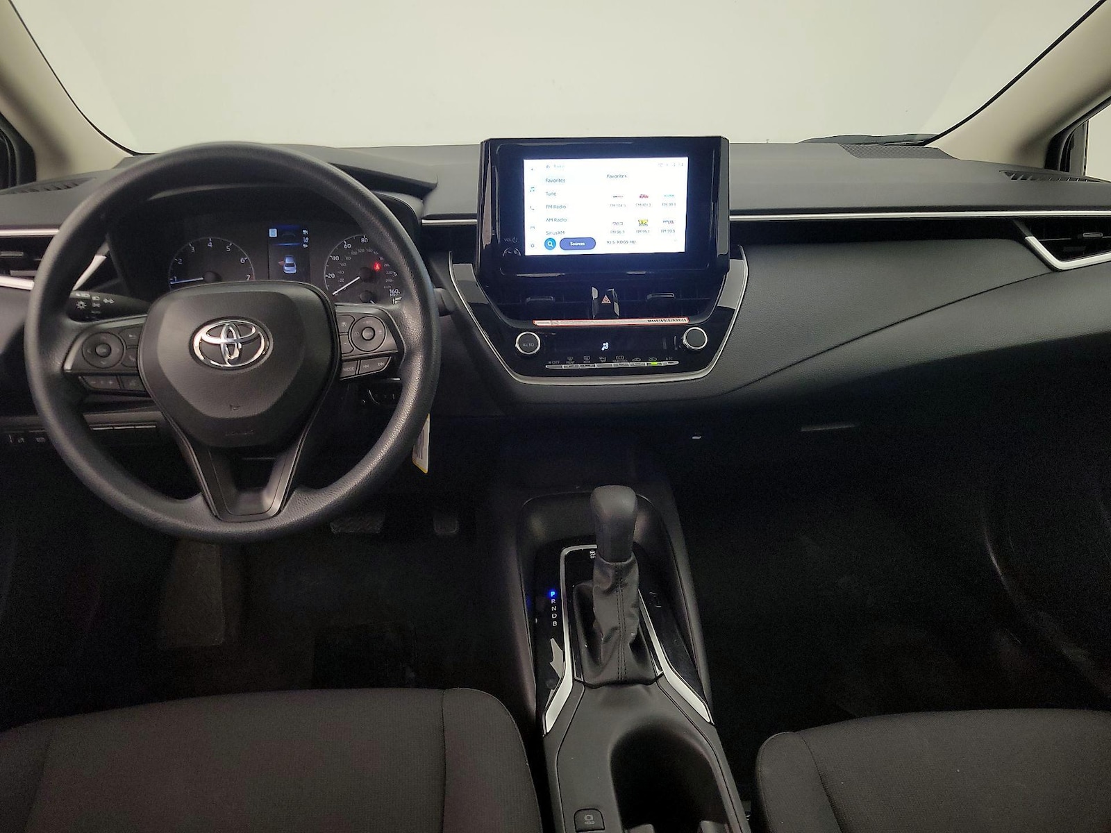 2025 Toyota Corolla LE - Photo 10