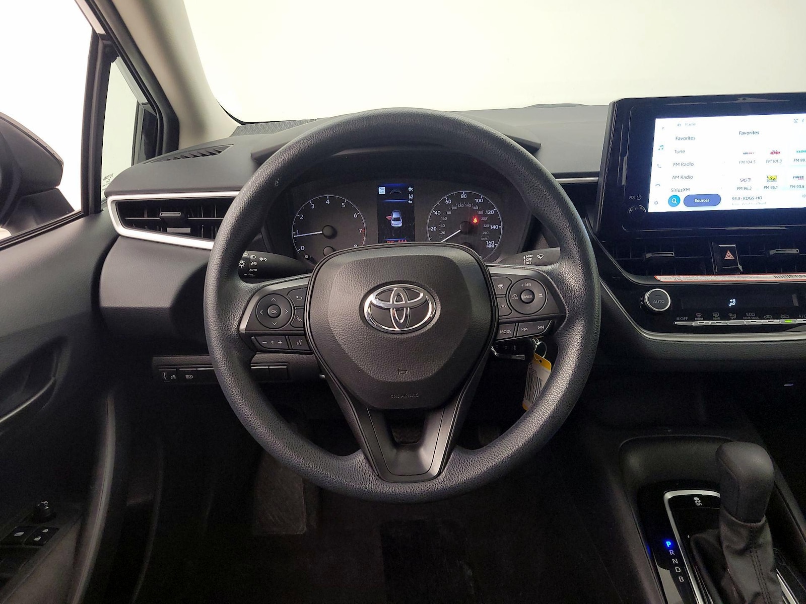 2025 Toyota Corolla LE - Photo 11