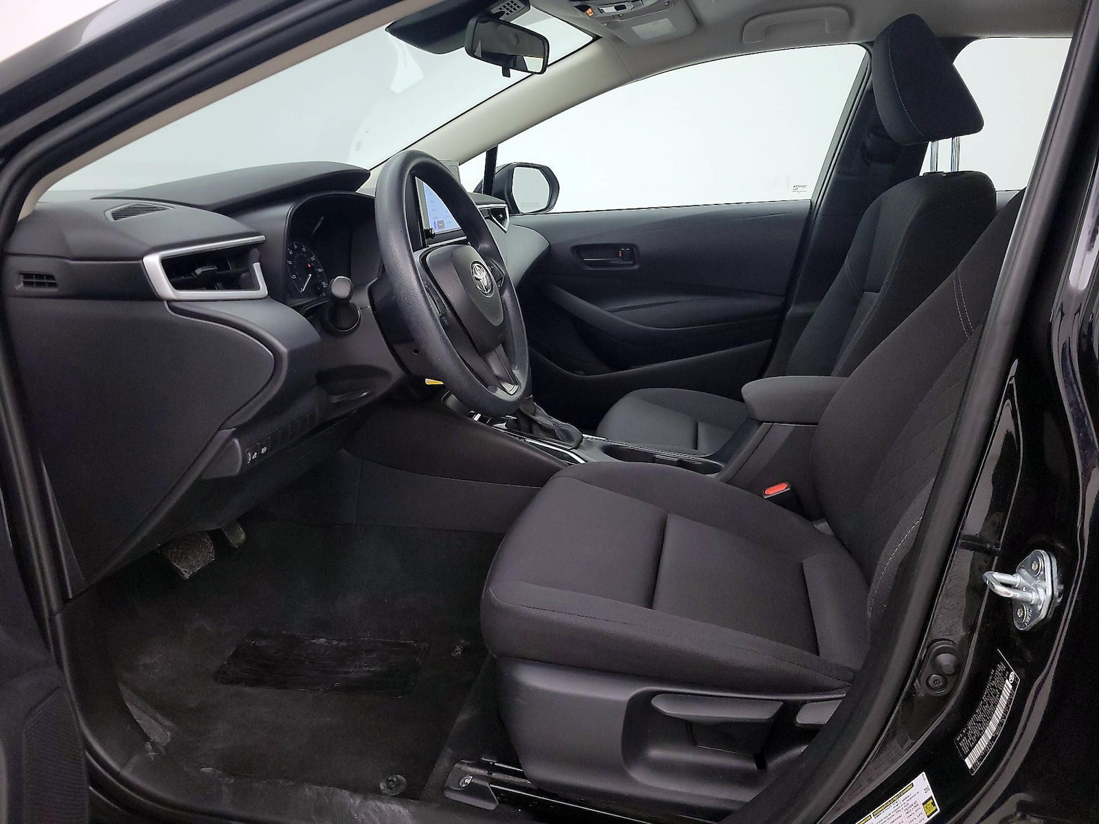 2025 Toyota Corolla LE - Photo 12
