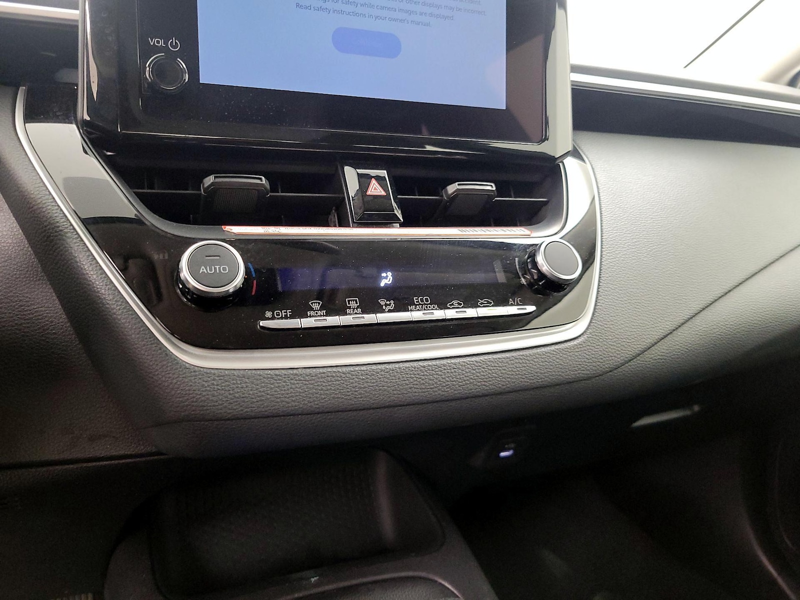 2025 Toyota Corolla LE - Photo 17