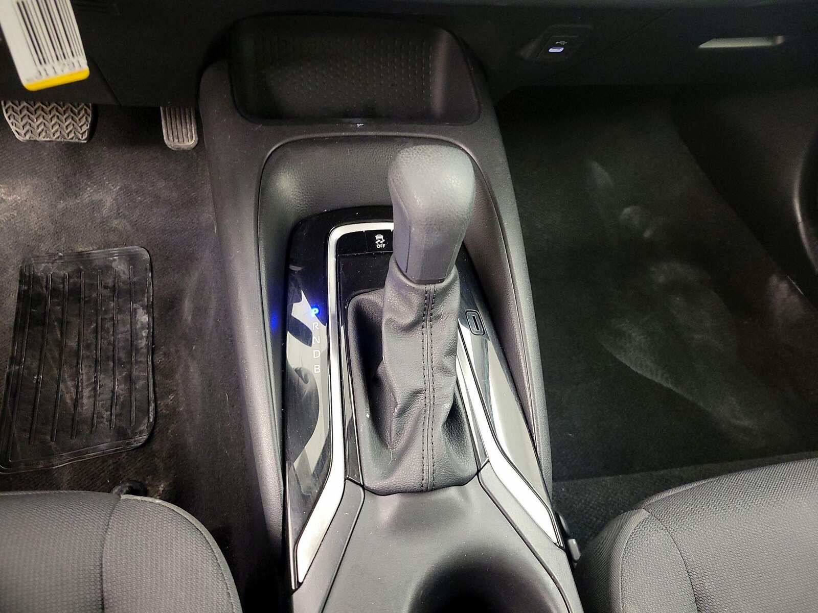 2025 Toyota Corolla LE - Photo 18