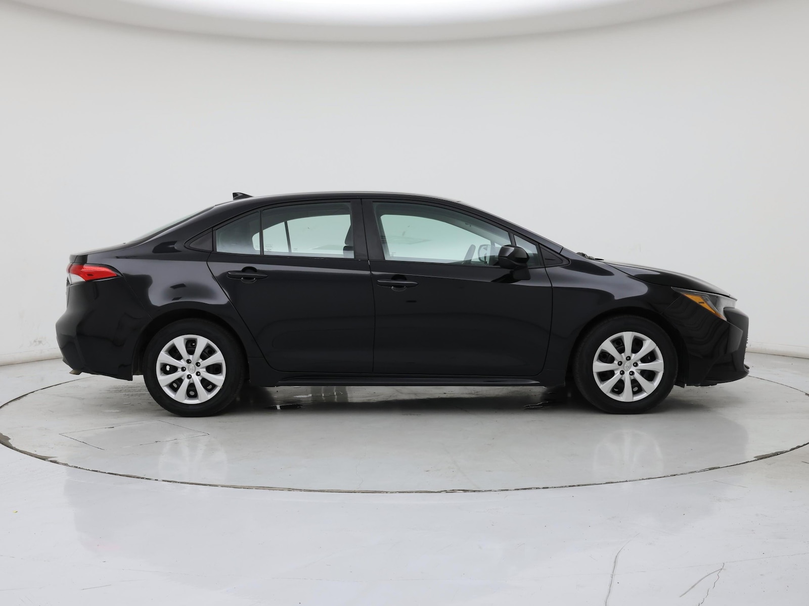2025 Toyota Corolla LE - Photo 8