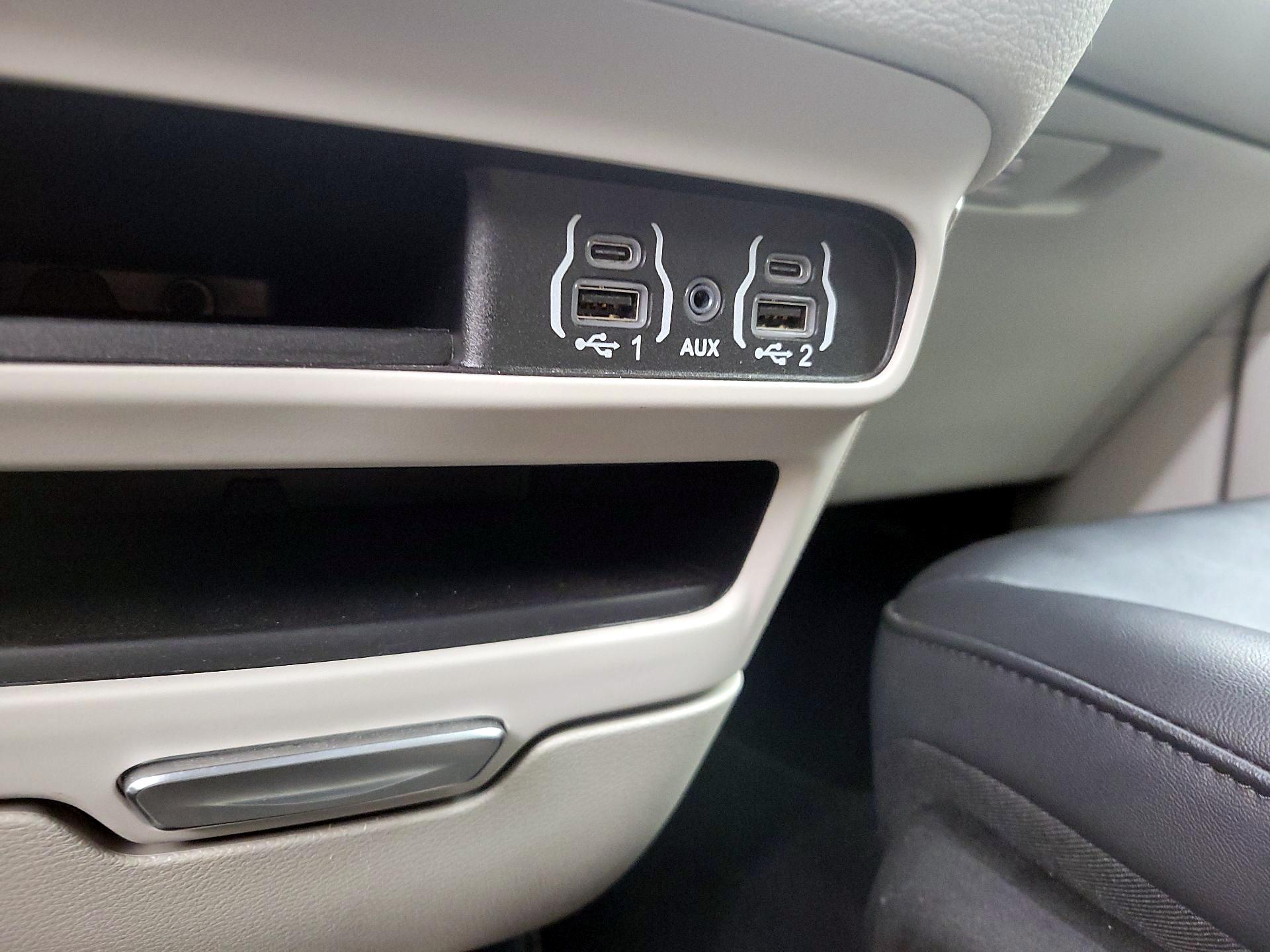 Thumbnail: 2024 Chrysler Pacifica - 19