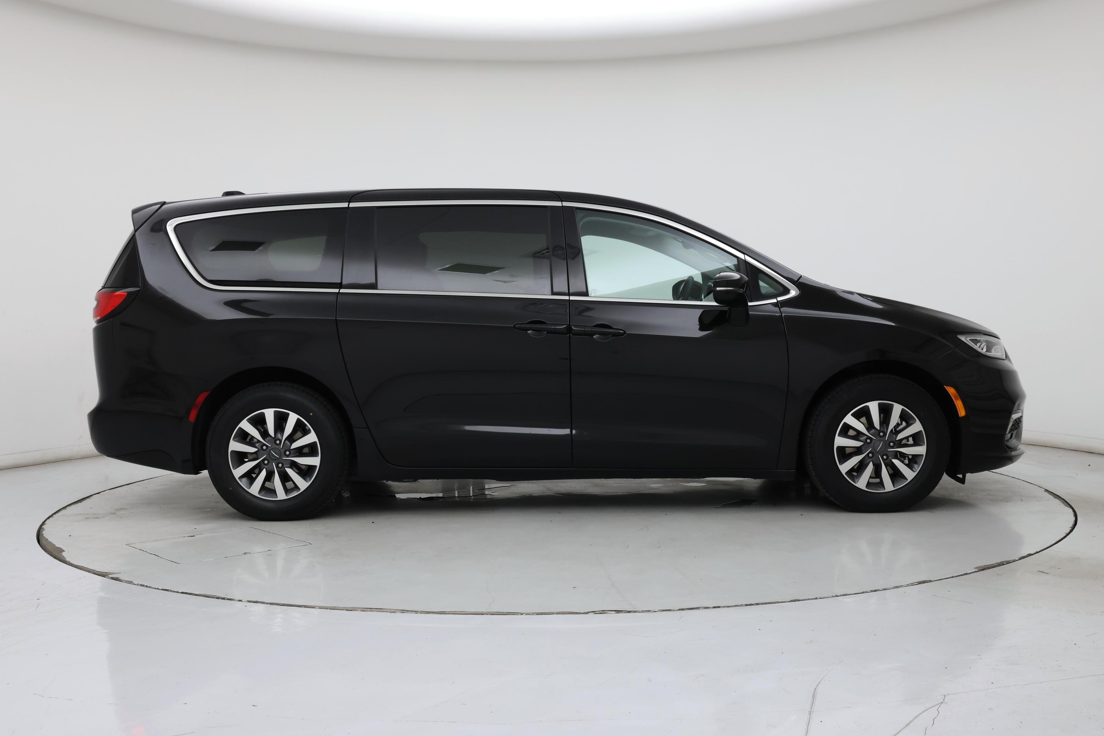 Thumbnail: 2024 Chrysler Pacifica - 7