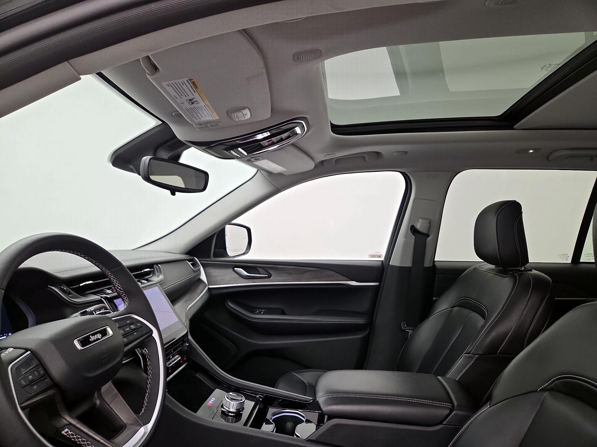 Thumbnail: 2023 Jeep Grand Cherokee - 20