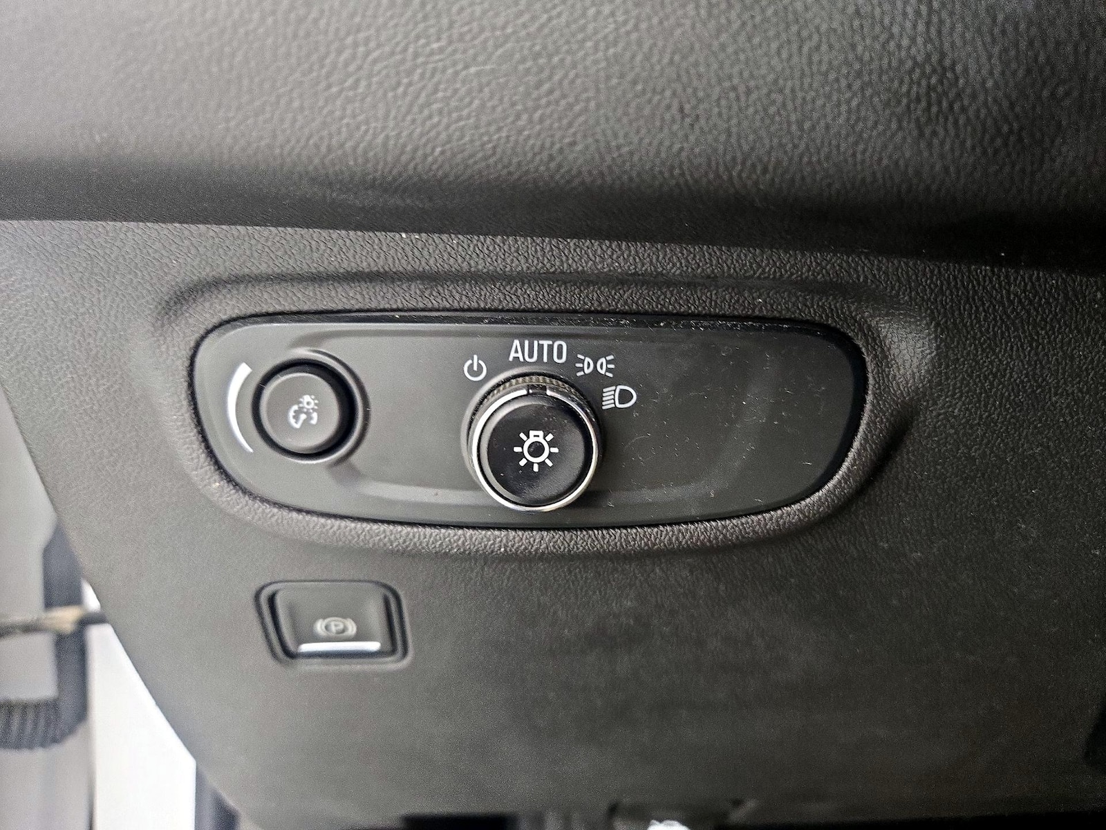 2024 GMC Terrain SLE - Photo 14