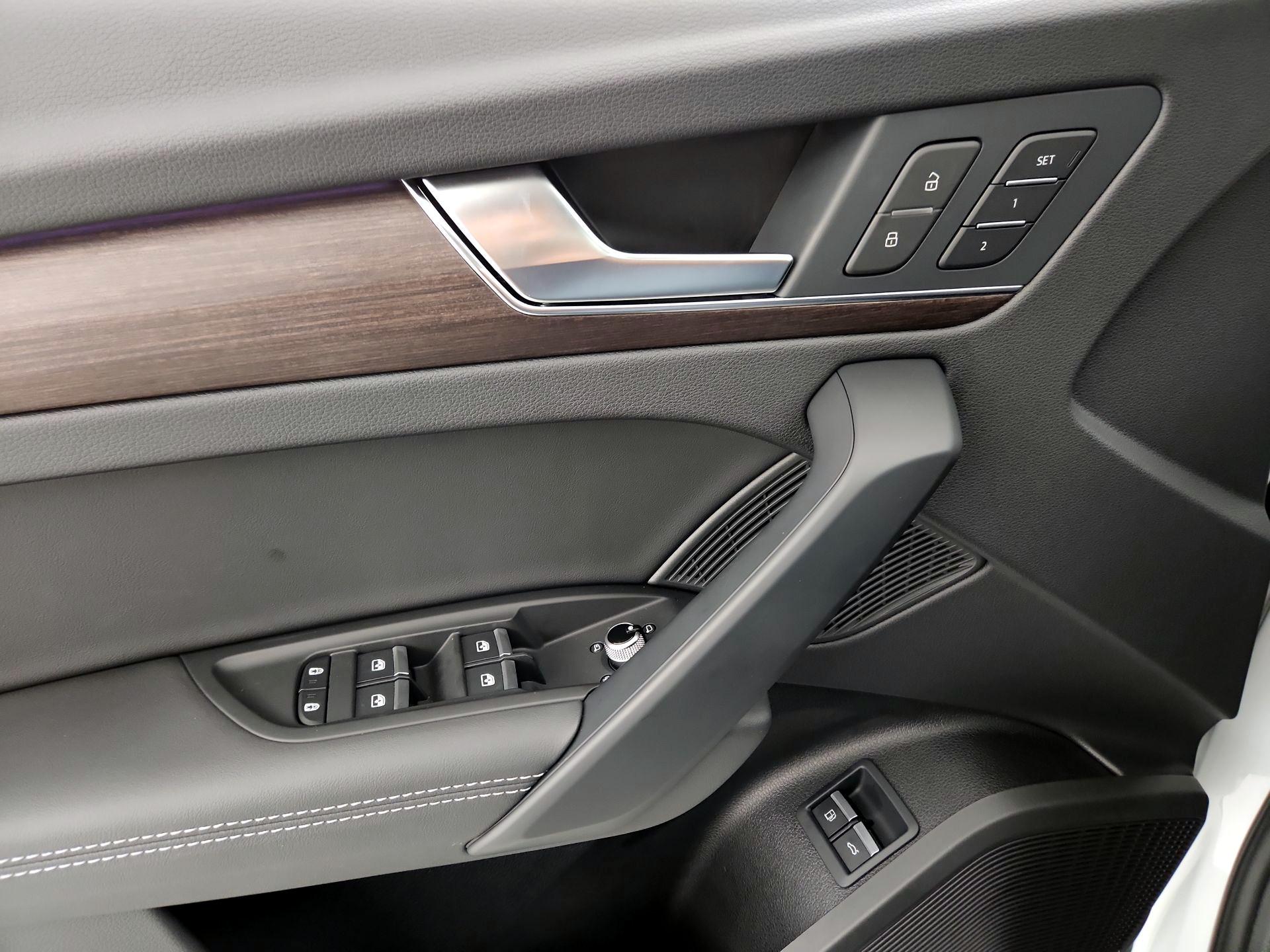 Thumbnail: 2025 Audi Q5 - 12