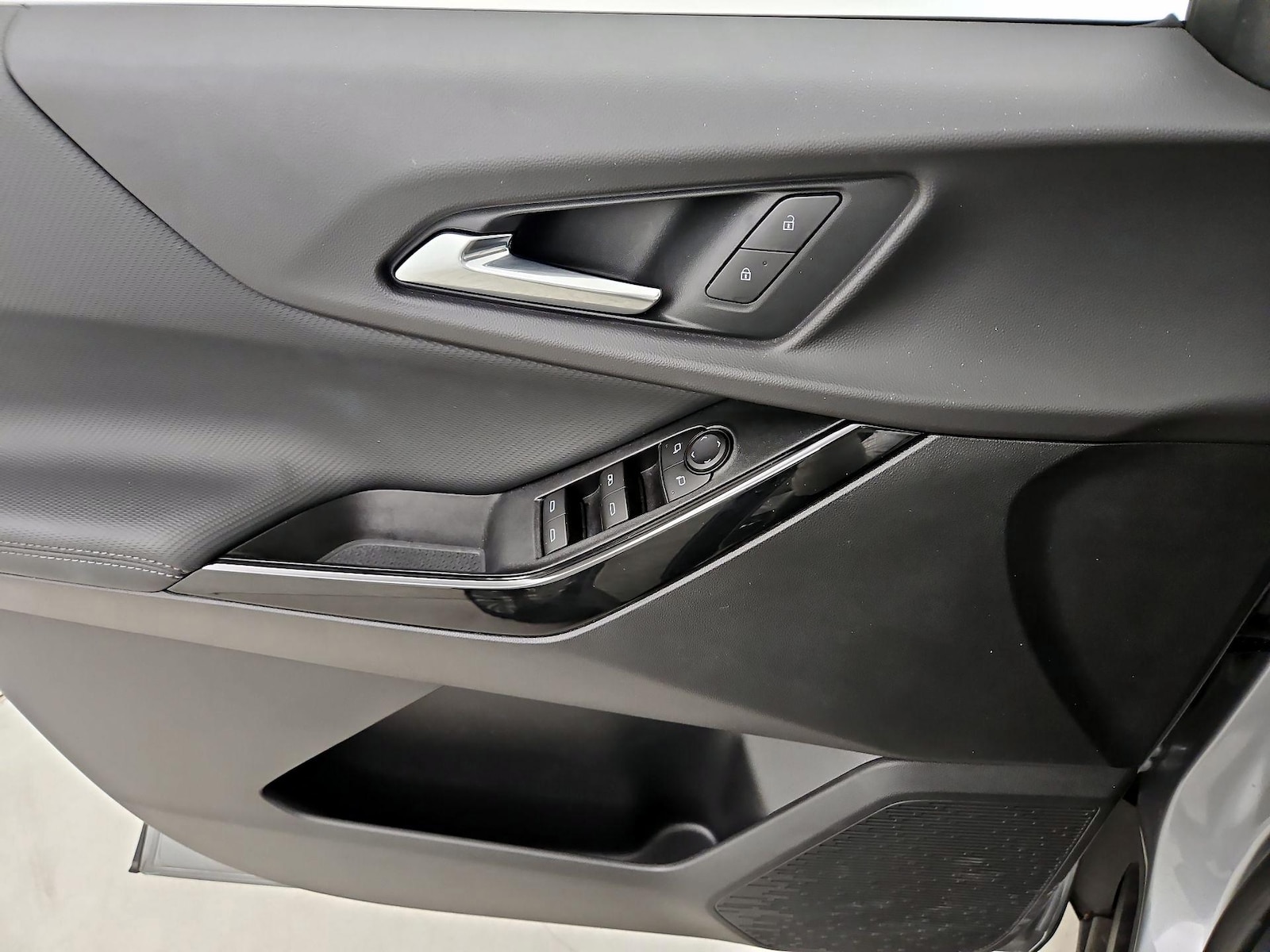2026 Chevrolet Equinox LT - Photo 13