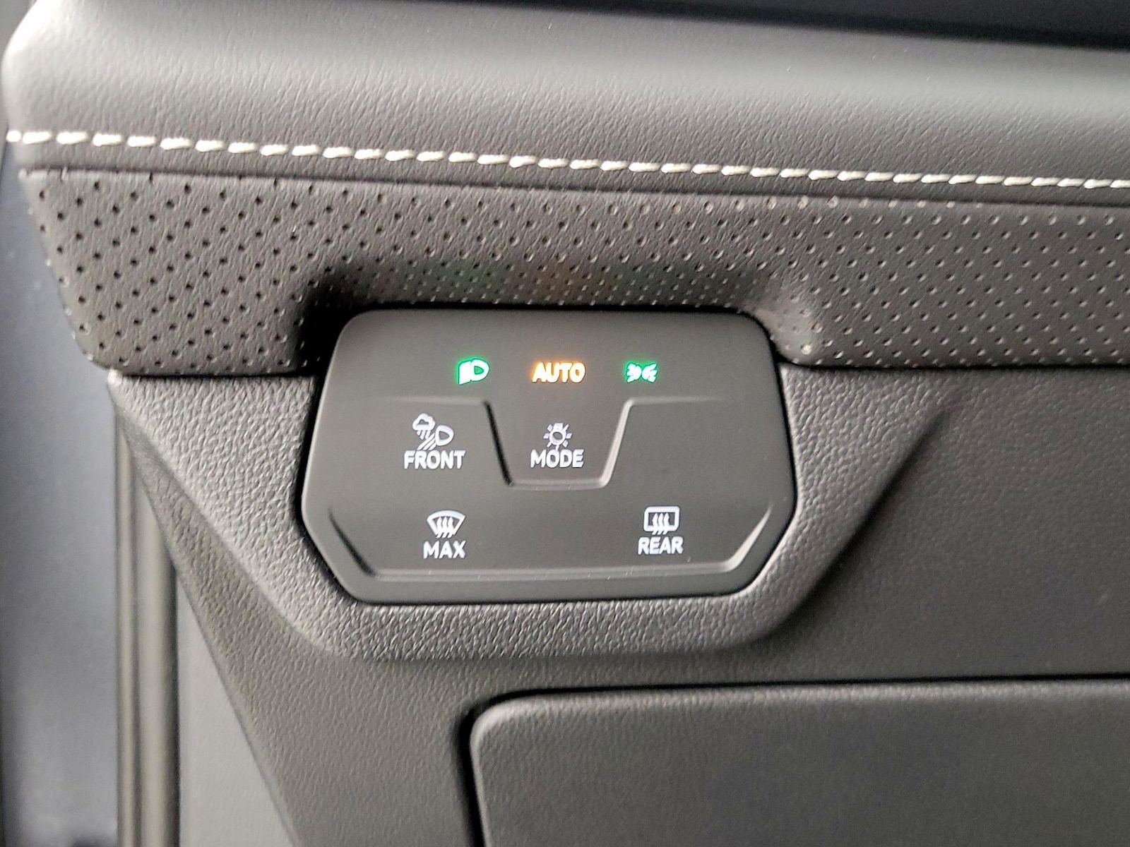 2025 Volkswagen Atlas Cross Sport SE w/Tech - Photo 14