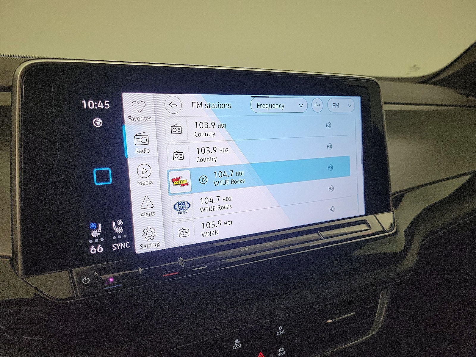 2025 Volkswagen Atlas Cross Sport SE w/Tech - Photo 16