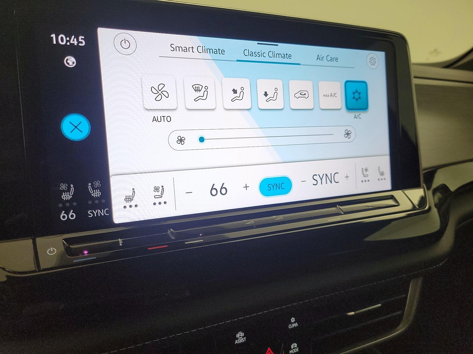 2025 Volkswagen Atlas Cross Sport SE w/Tech - Photo 17