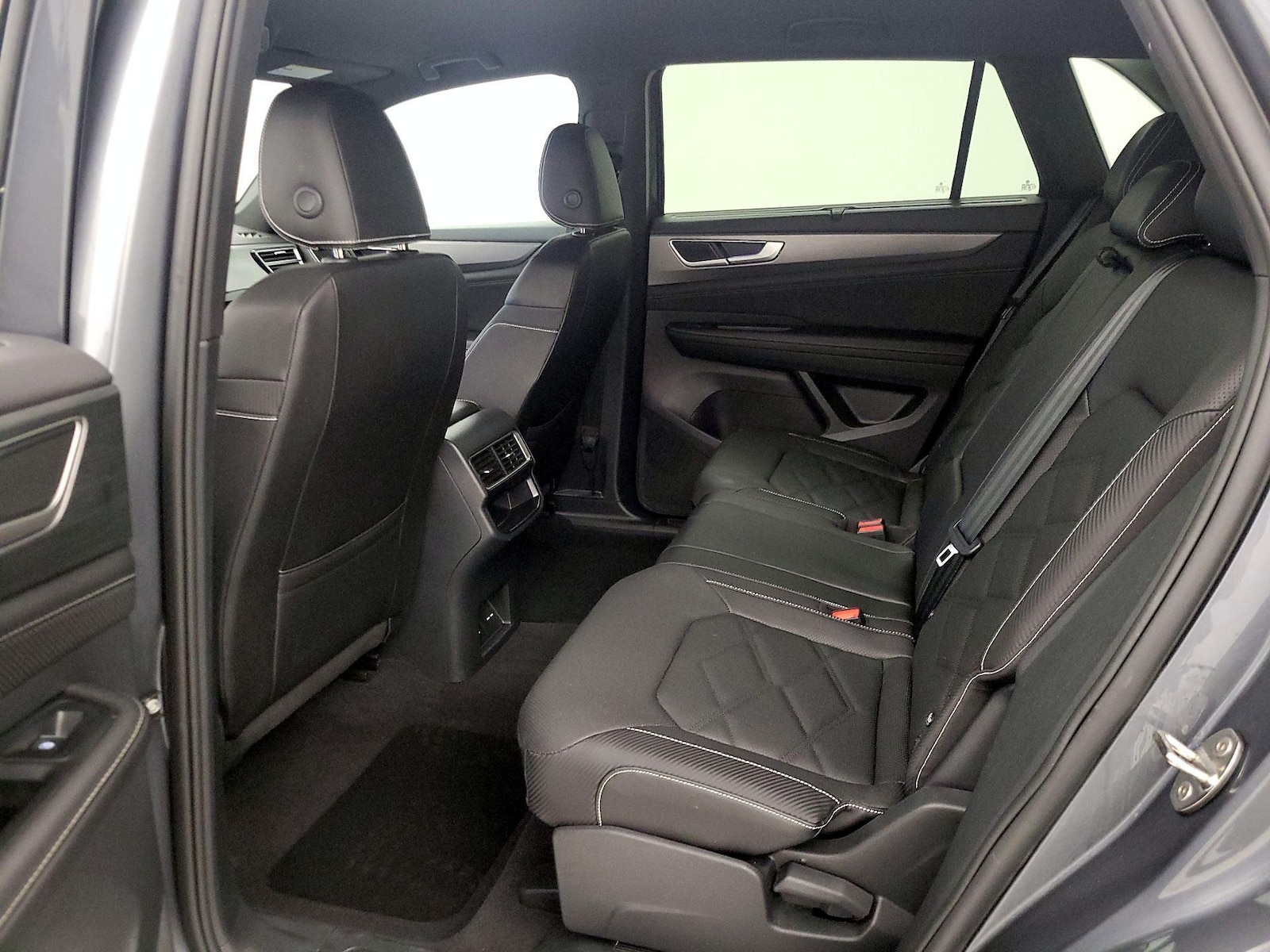 2025 Volkswagen Atlas Cross Sport SE w/Tech - Photo 20