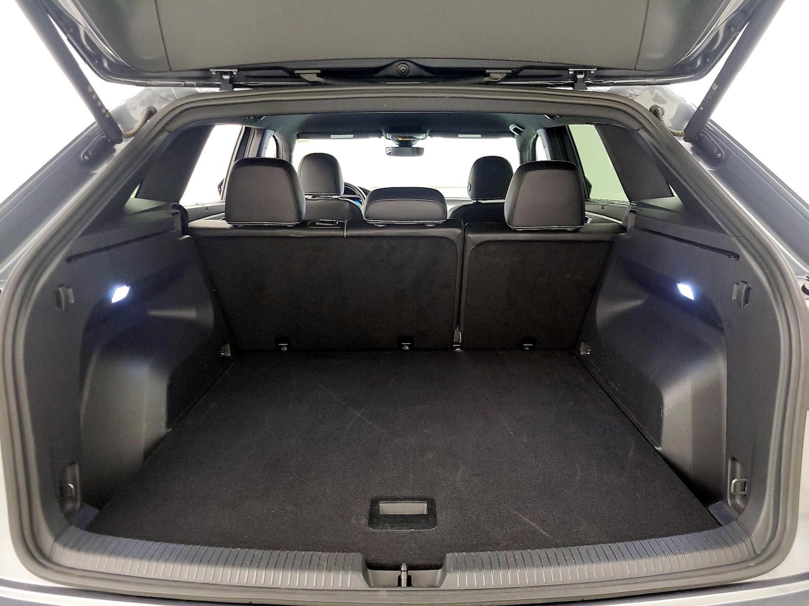 2025 Volkswagen Atlas Cross Sport SE w/Tech - Photo 21