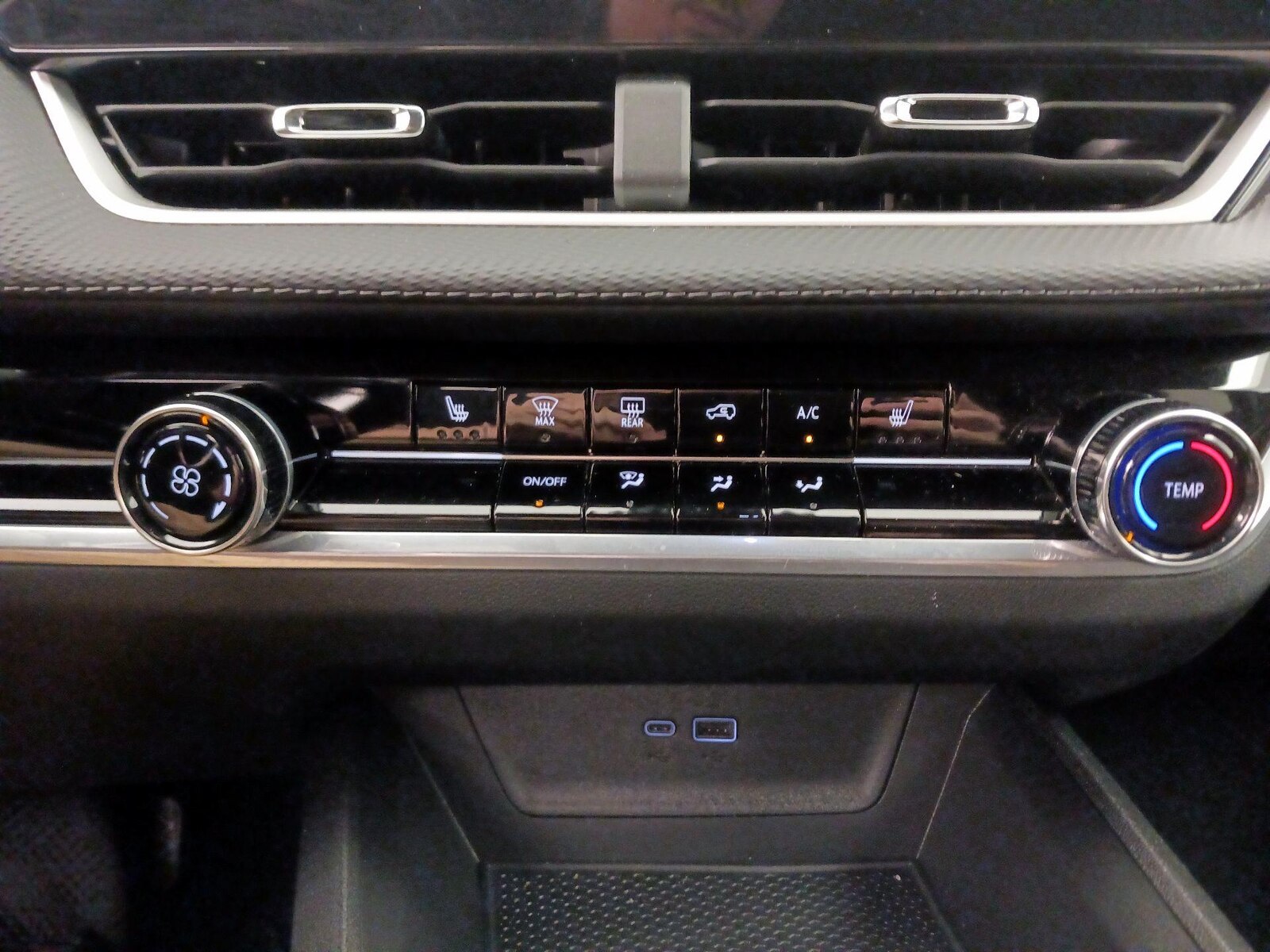 2026 Chevrolet Equinox LT - Photo 18