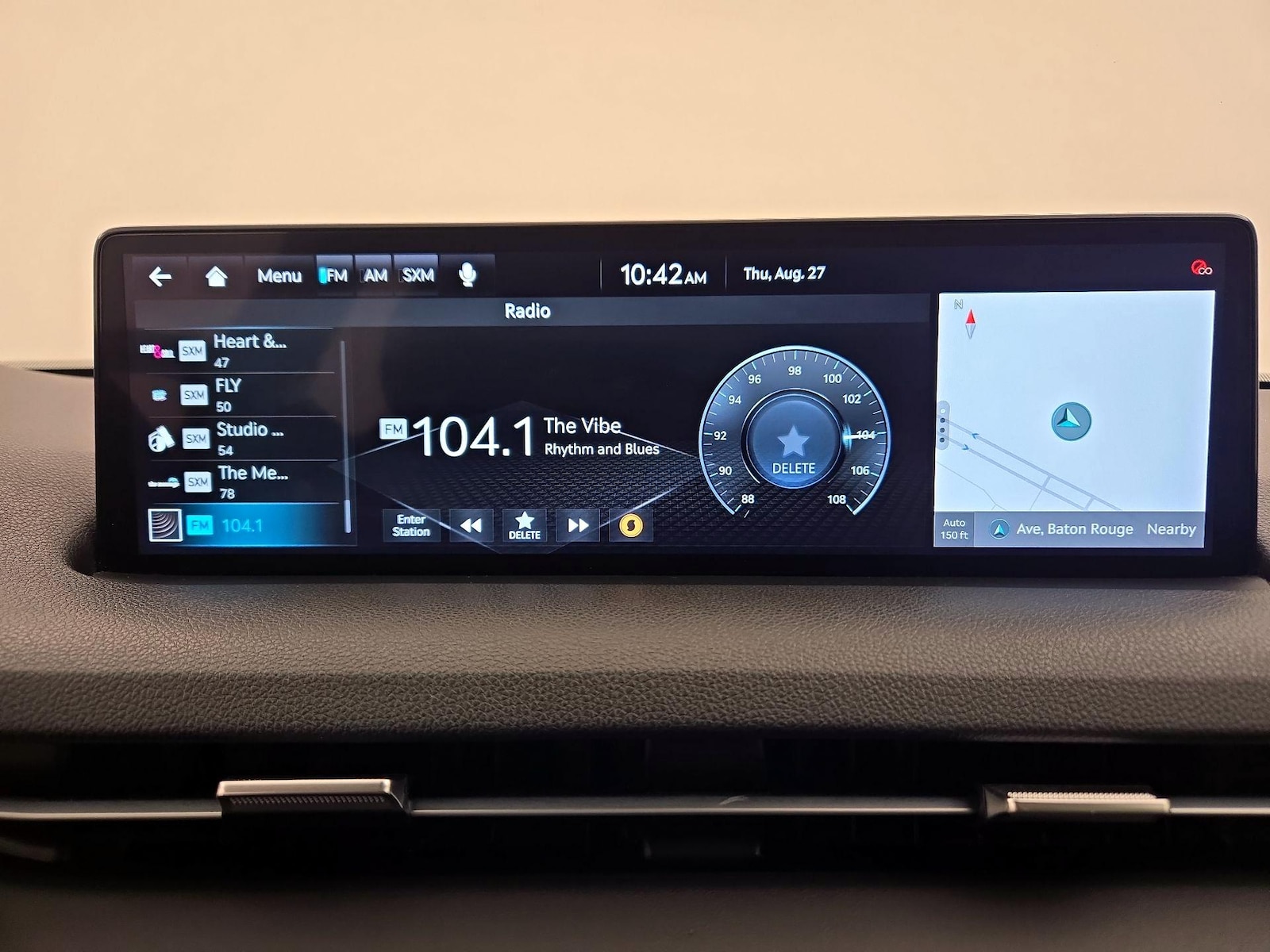 2025 GENESIS GV70 Standard - Photo 17